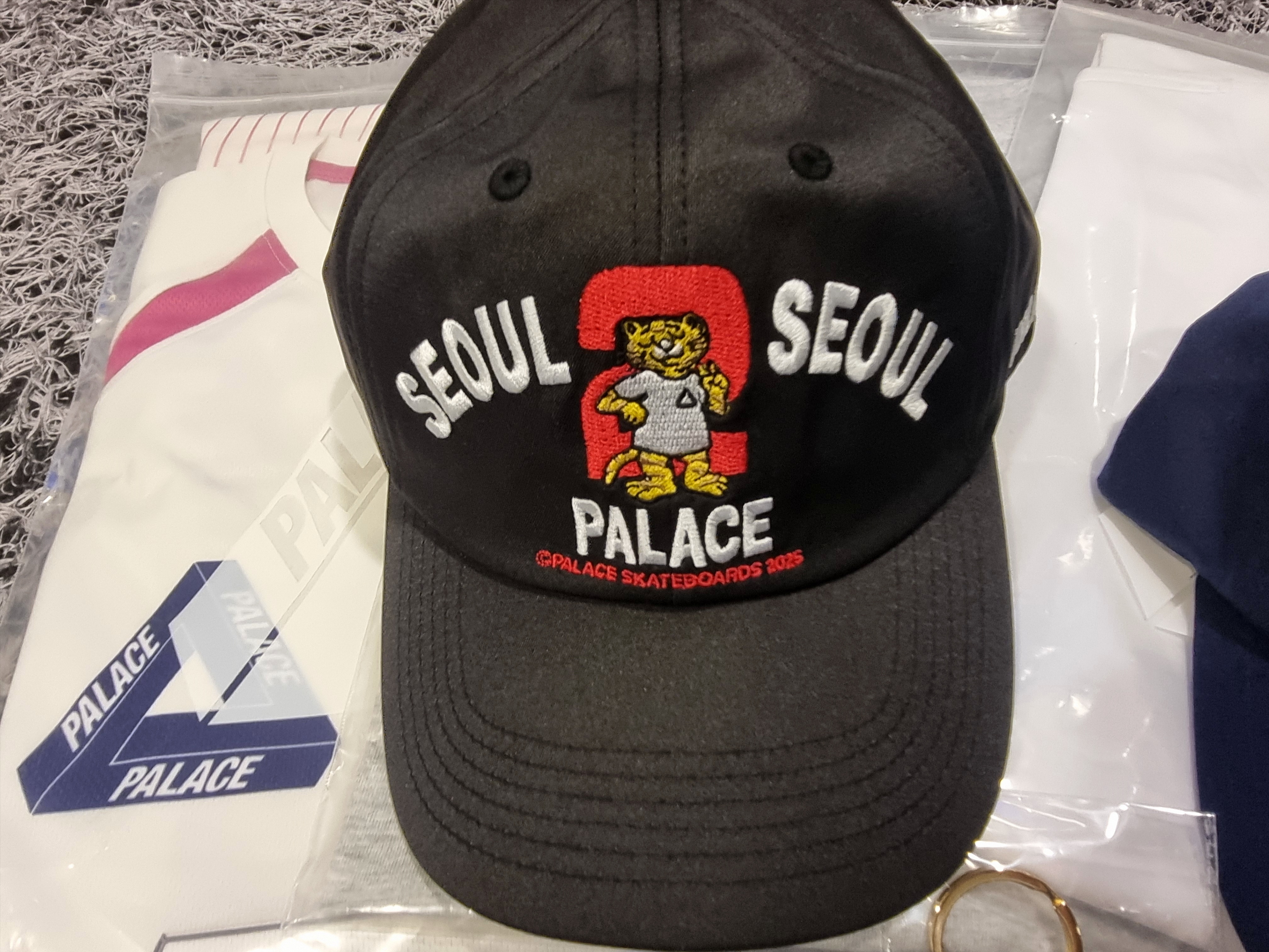 Palace Seoul 2 Seoul Jersey White Pink - 25SS, Palace Seoul 2 Seoul Tri-Ferg T-Shirt Grey Marl - 25SS 착용 스타일 - 2