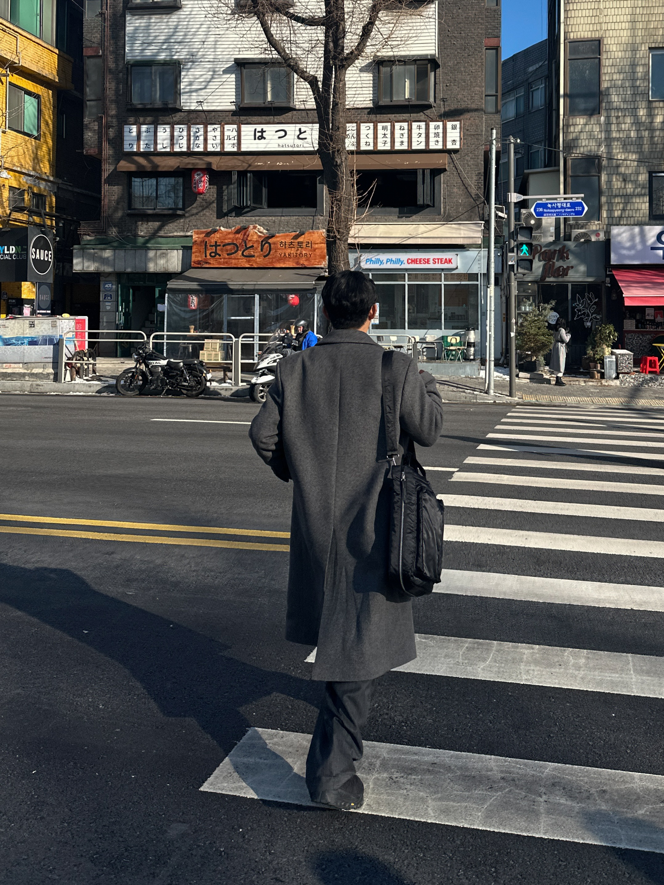 Amomento Stripe Square Pocket Oversized Shirts Khaki - 24FW, Amomento Vibram Mary Jane Black - 24FW 착용 스타일 - 8