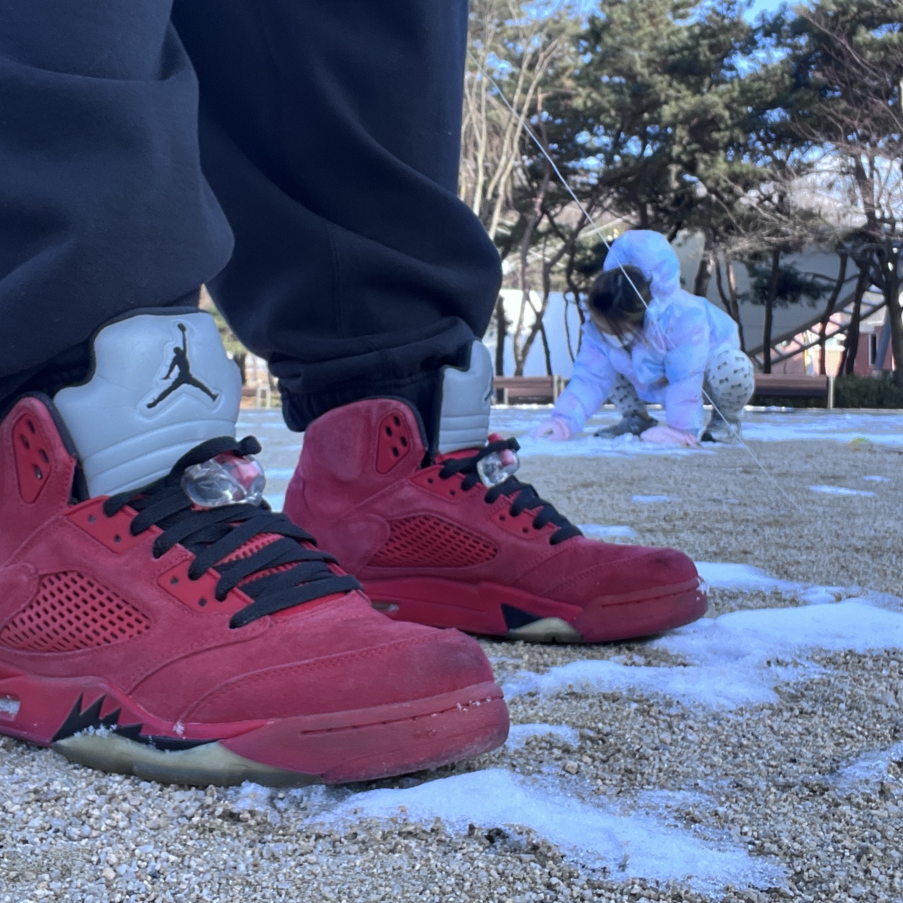 Jordan 5 Retro Red Suede 착용 스타일 - 1