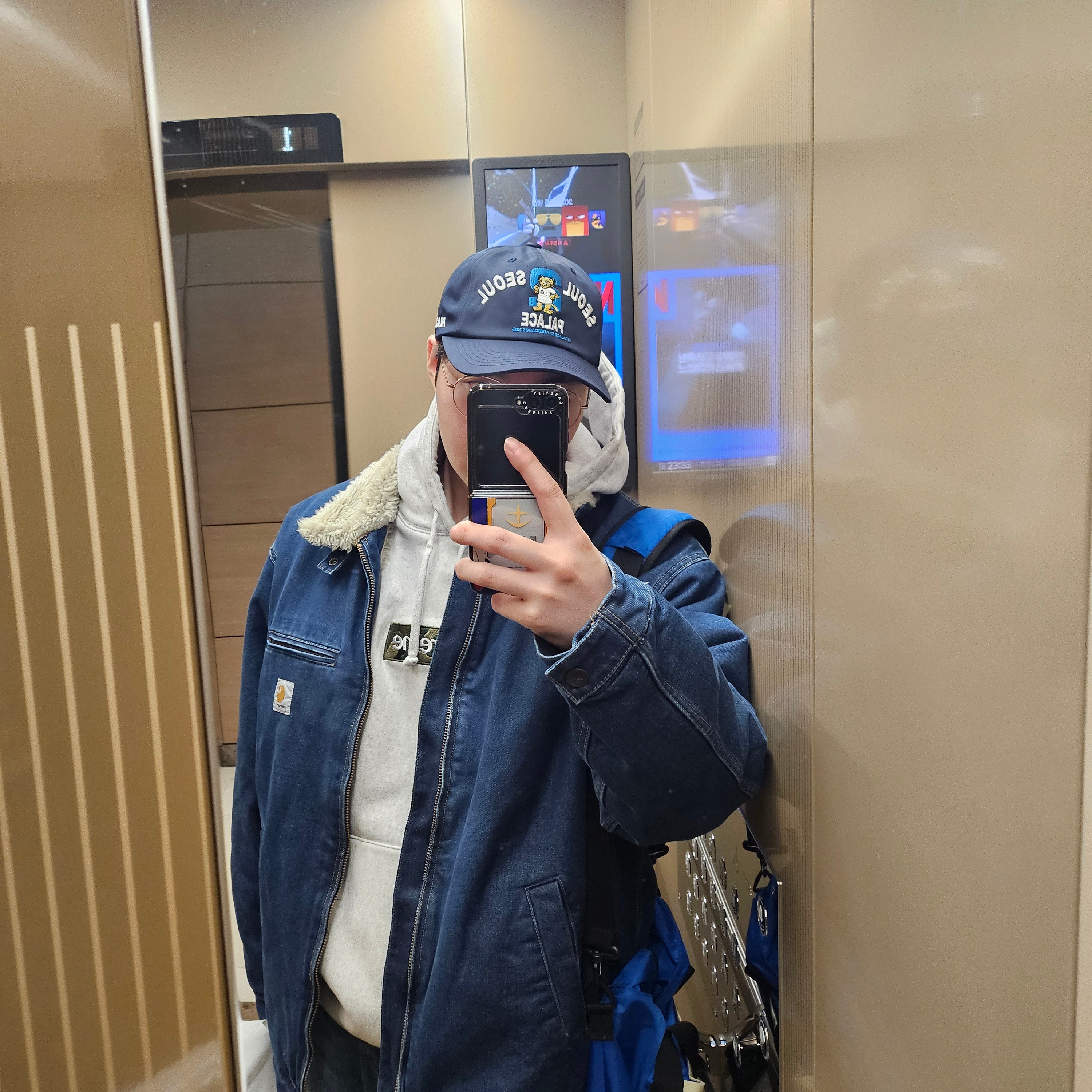 Palace Seoul 2 Seoul 6-Panel Cap Navy - 25SS, Supreme Box Logo Hooded Sweatshirt Ash Grey - 23FW 착용 스타일