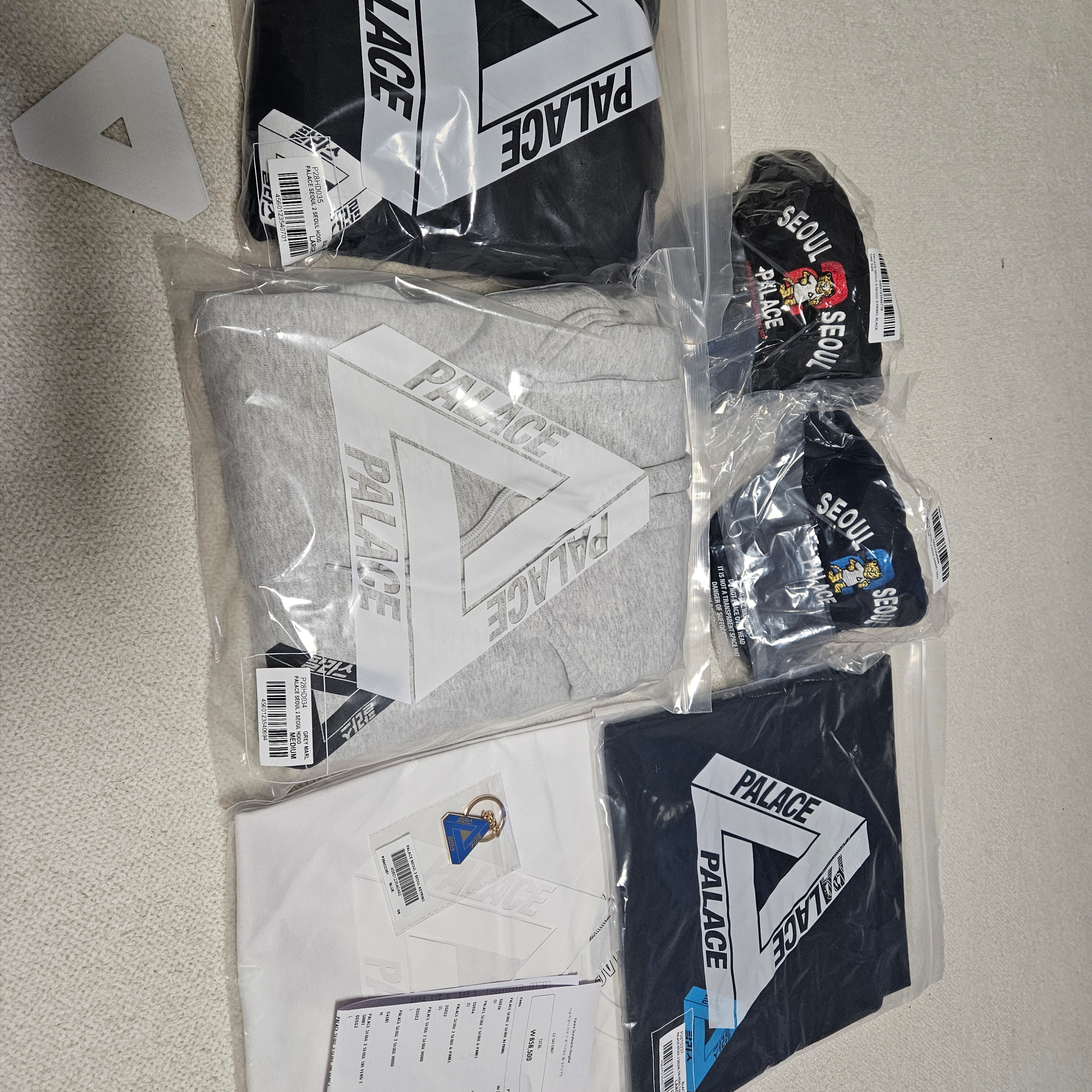Palace Seoul 2 Seoul Tri-Ferg T-Shirt Black - 25SS, Palace Seoul 2 Seoul 6-Panel Cap Black - 25SS 착용 스타일