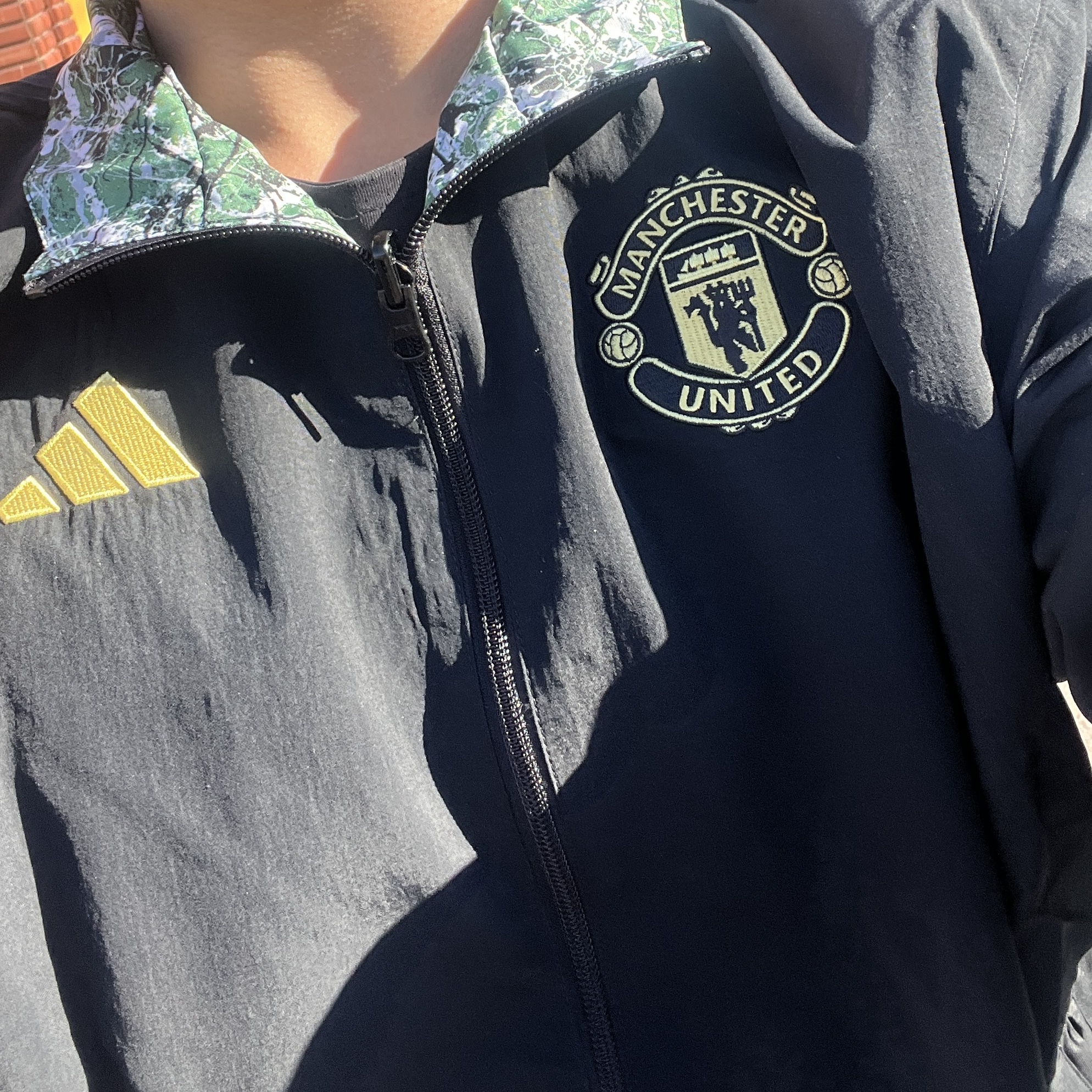 Adidas Manchester United Stone Roses Anthem Jacket Black Multicolor - KR Sizing 착용 스타일