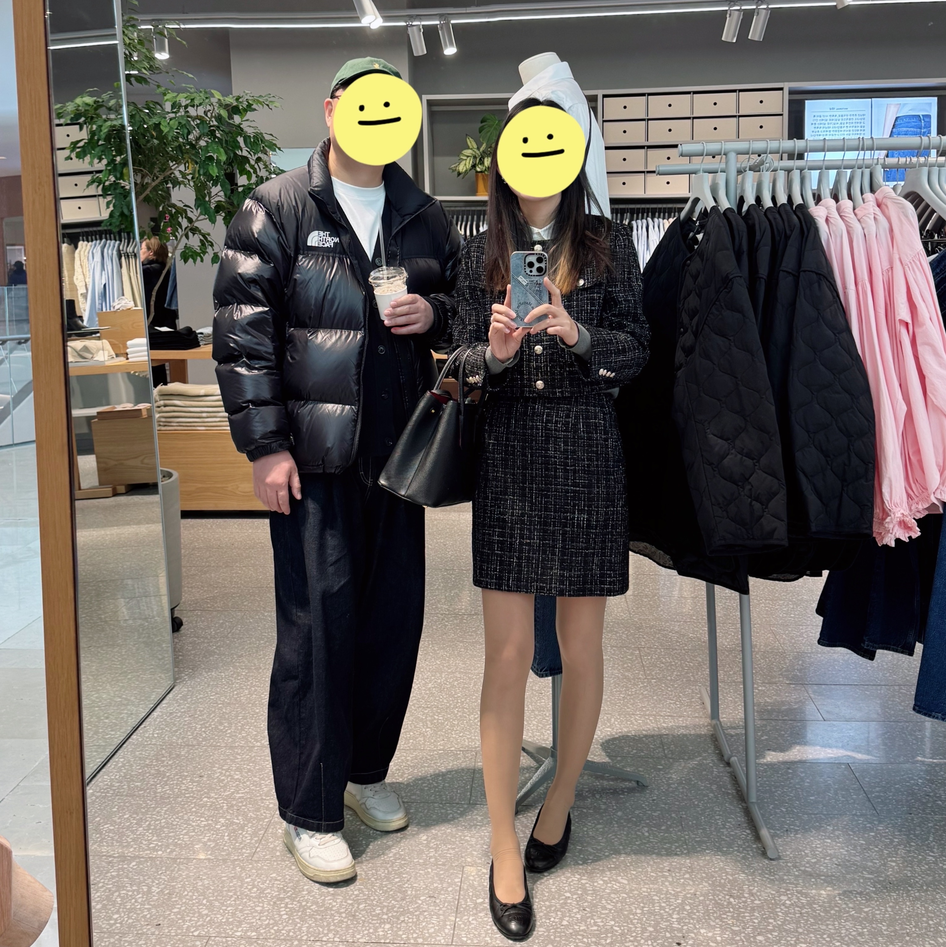 The North Face 1996 Eco Nuptse Jacket Real Black, Autry Medalist Low Leather Sneakers White 착용 스타일
