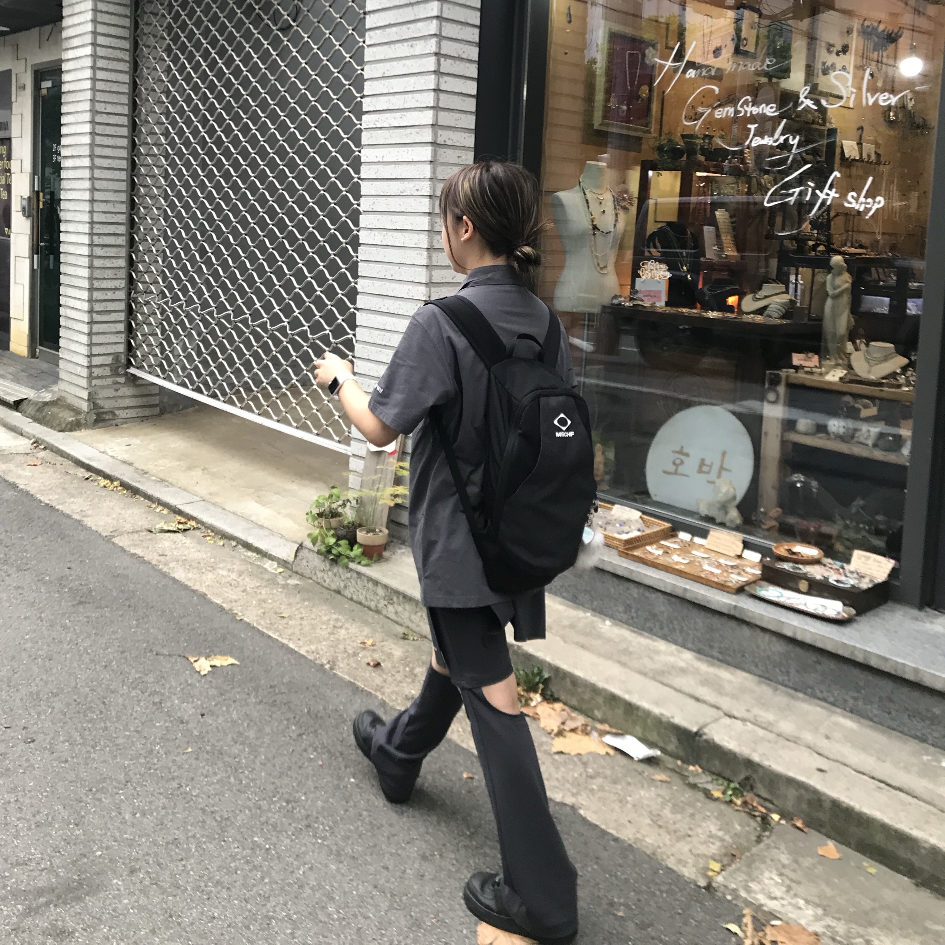 Mischief Rhombus Backpack Black, (W) Nike Air Force 1 '07 Low Triple Black 착용 스타일
