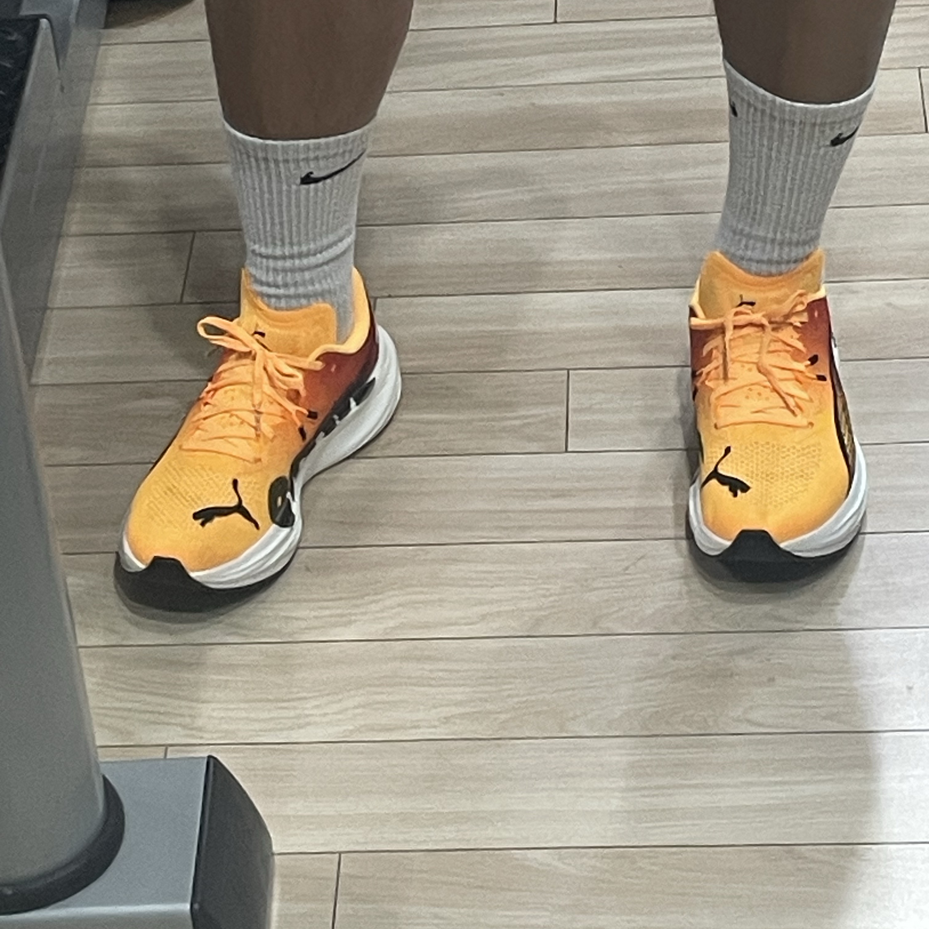 Puma Deviate Nitro 3 Fade Sun Stream Sunset Glow 착용 스타일