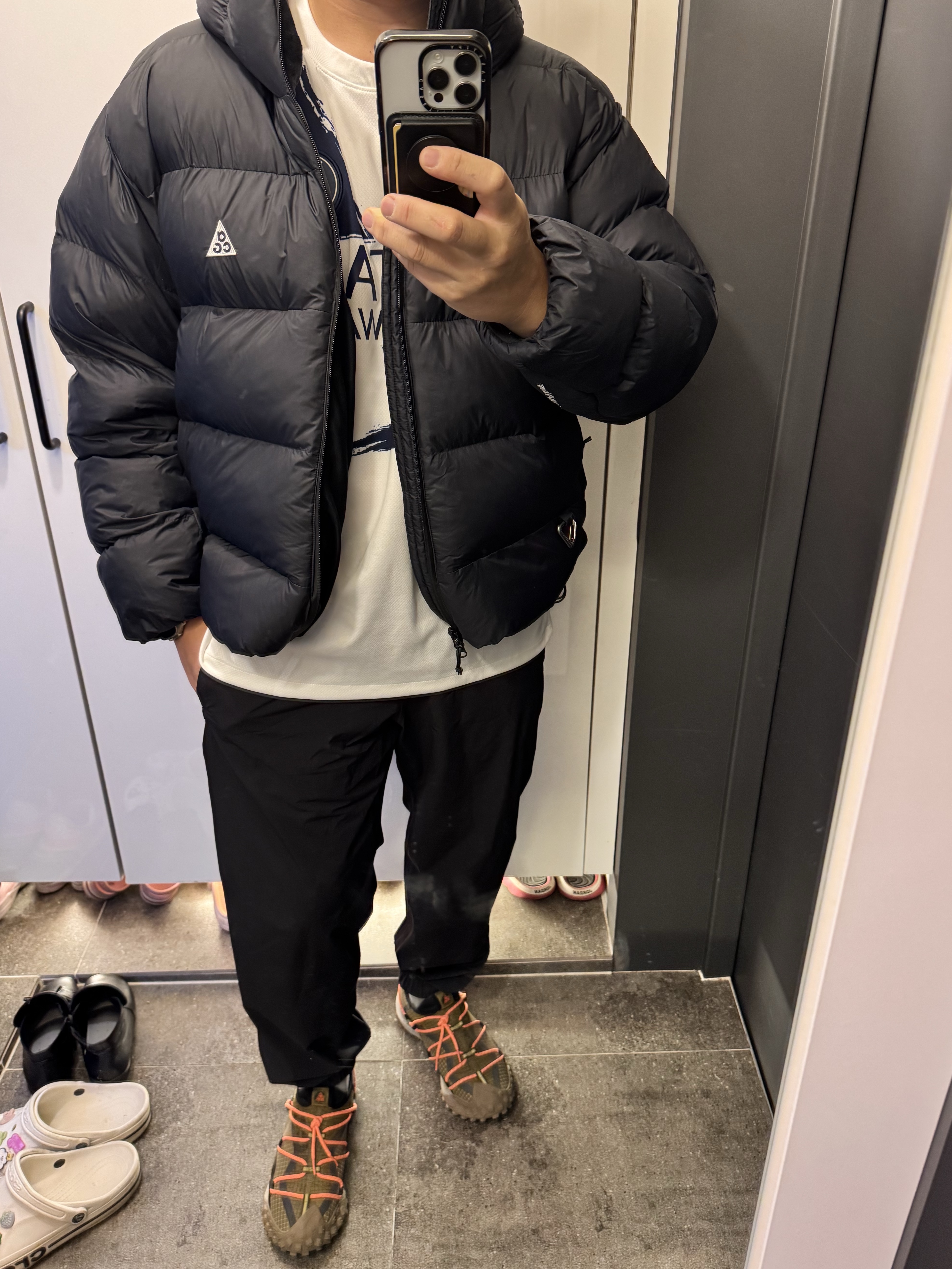 Nike ACG Therma-Fit ADV Lunar Lake Loose Hooded Jacket Black Summit White - Asia, Nike ACG Mountain Fly Low Gore-Tex SE Hazel Rush 착용 스타일 - 1