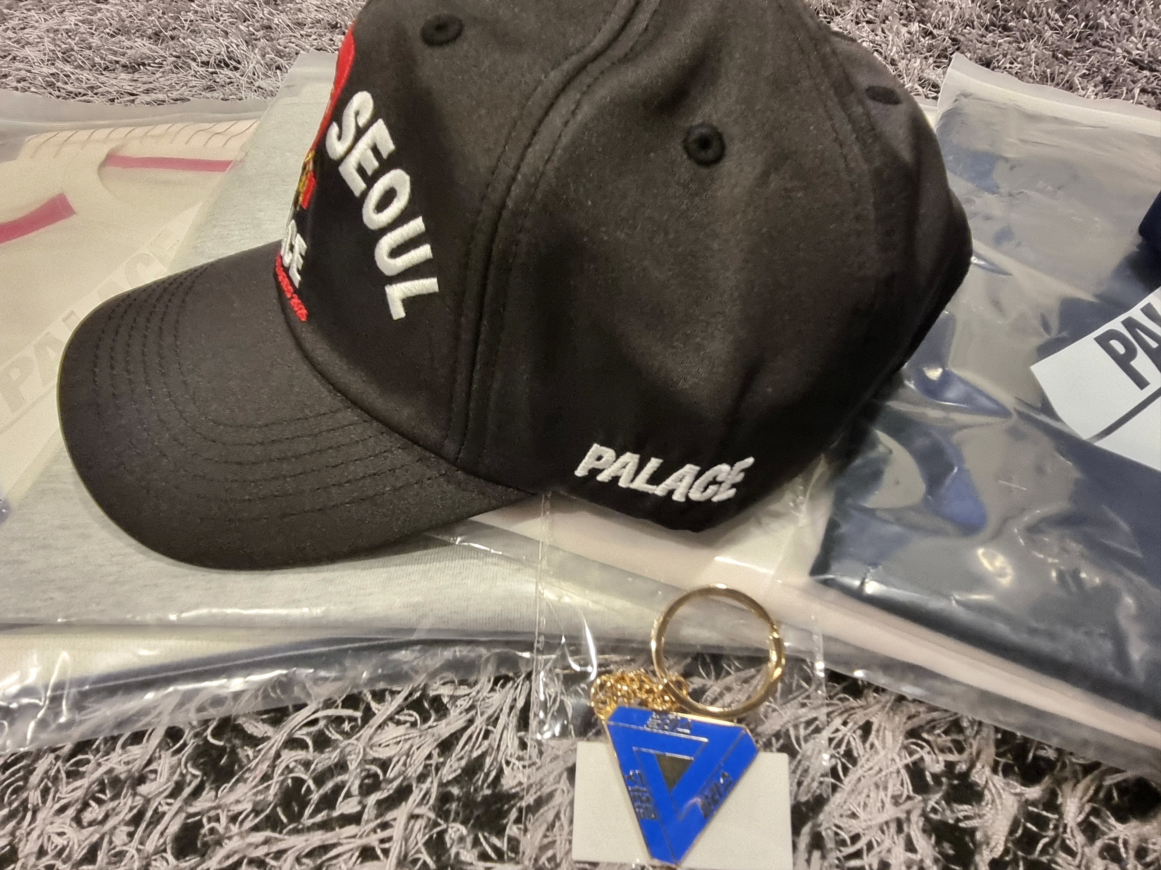Palace Seoul 2 Seoul Jersey White Pink - 25SS, Palace Seoul 2 Seoul Tri-Ferg T-Shirt Grey Marl - 25SS 착용 스타일 - 3