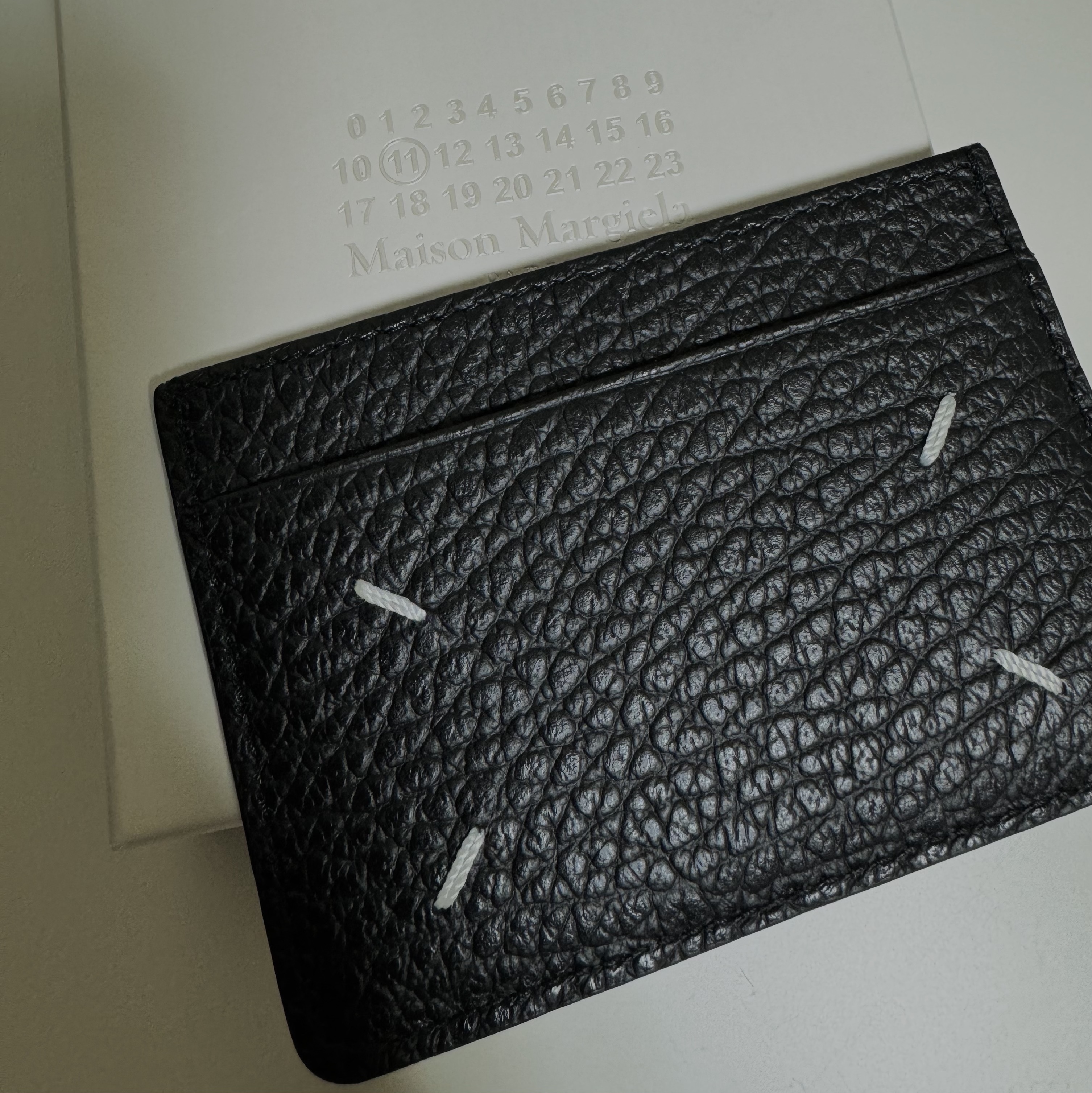 Maison Margiela Bovine Leather Card Holder Black 착용 스타일