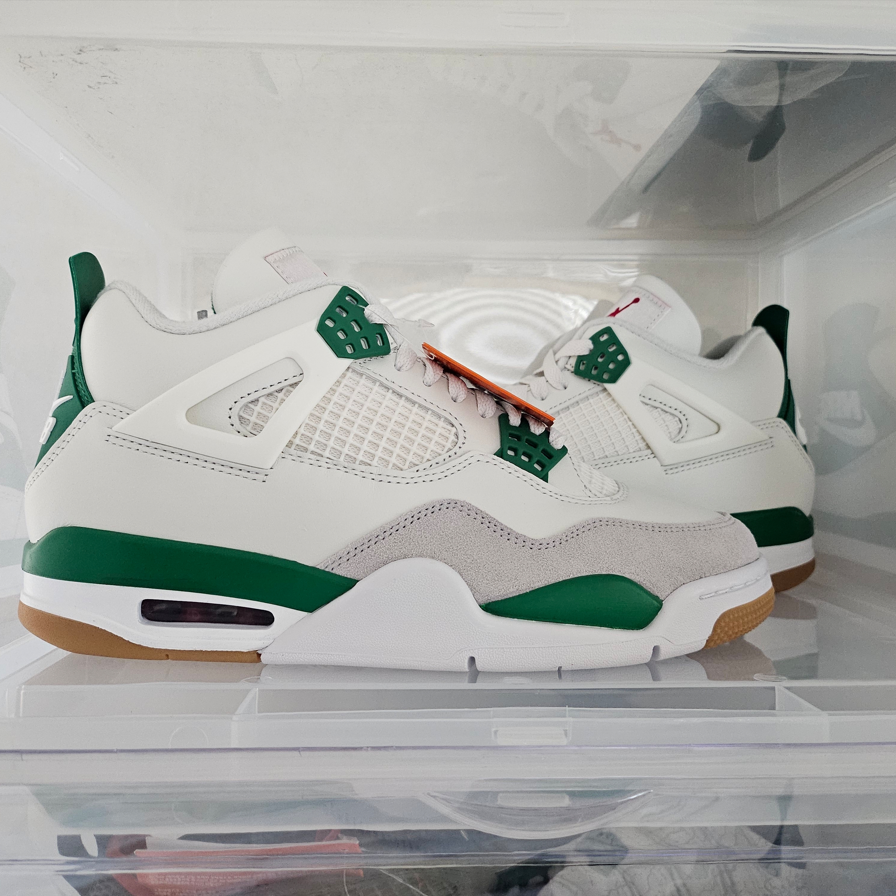 Jordan 4 x Nike SB Retro SP Pine Green 착용 스타일