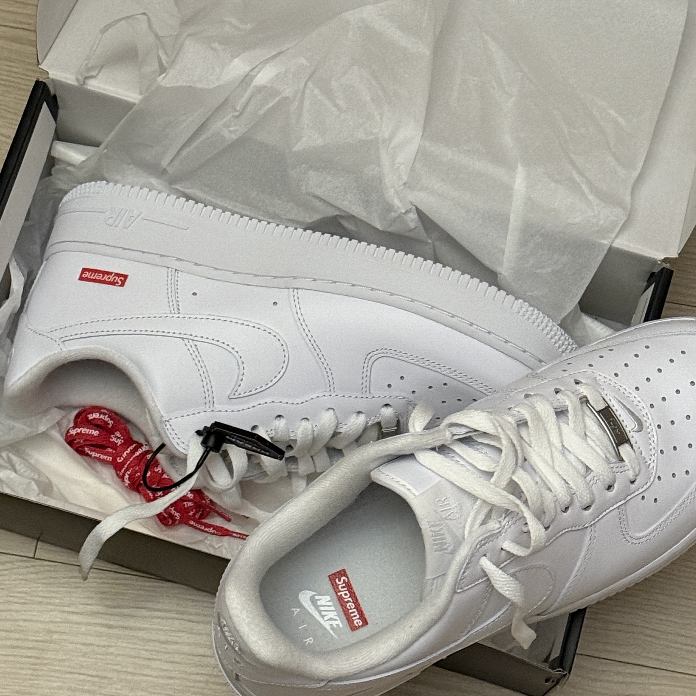 Nike x Supreme Air Force 1 Low White 착용 스타일