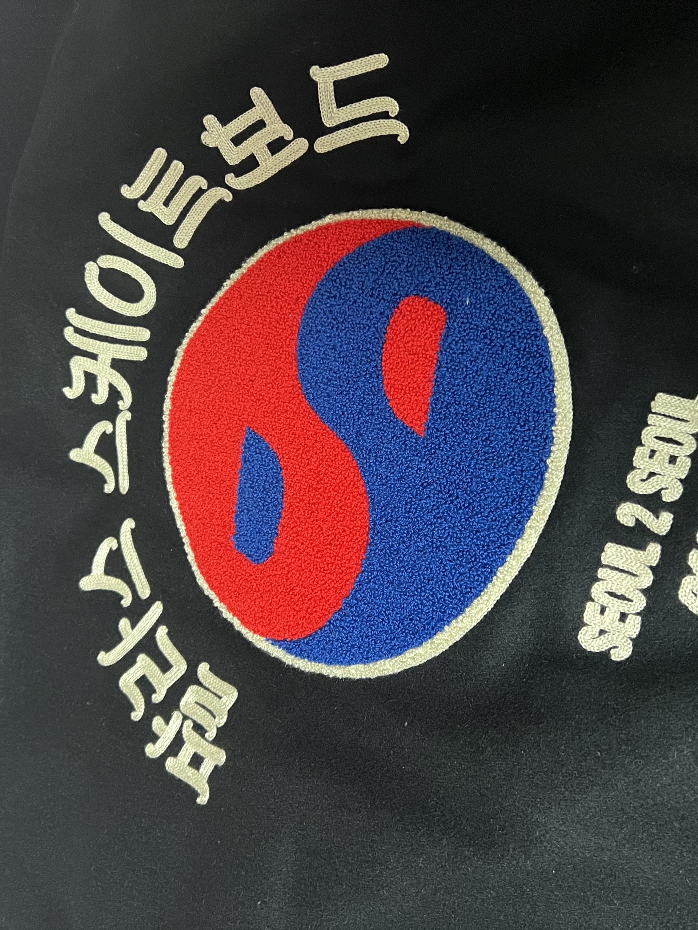 Palace Seoul 2 Seoul Varsity Jacket Black - 25SS, Palace Seoul 2 Seoul T-Shirt Black - 25SS 착용 스타일 - 3