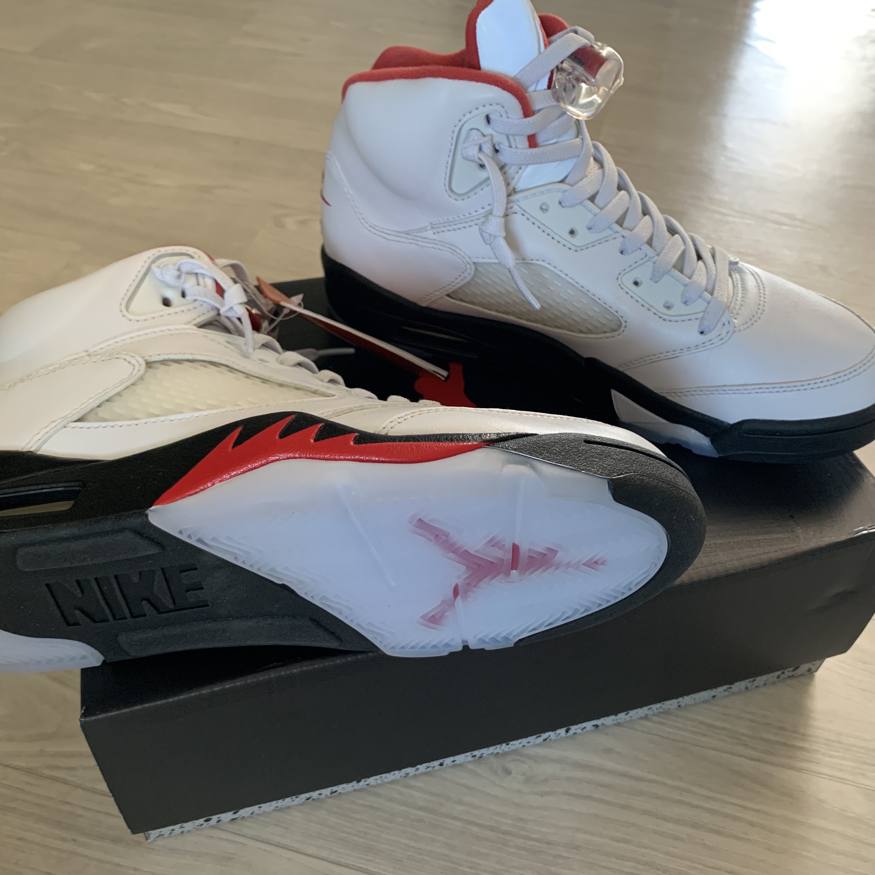 Jordan 5 Retro Fire Red Silver Tongue 2020 착용 스타일 - 2