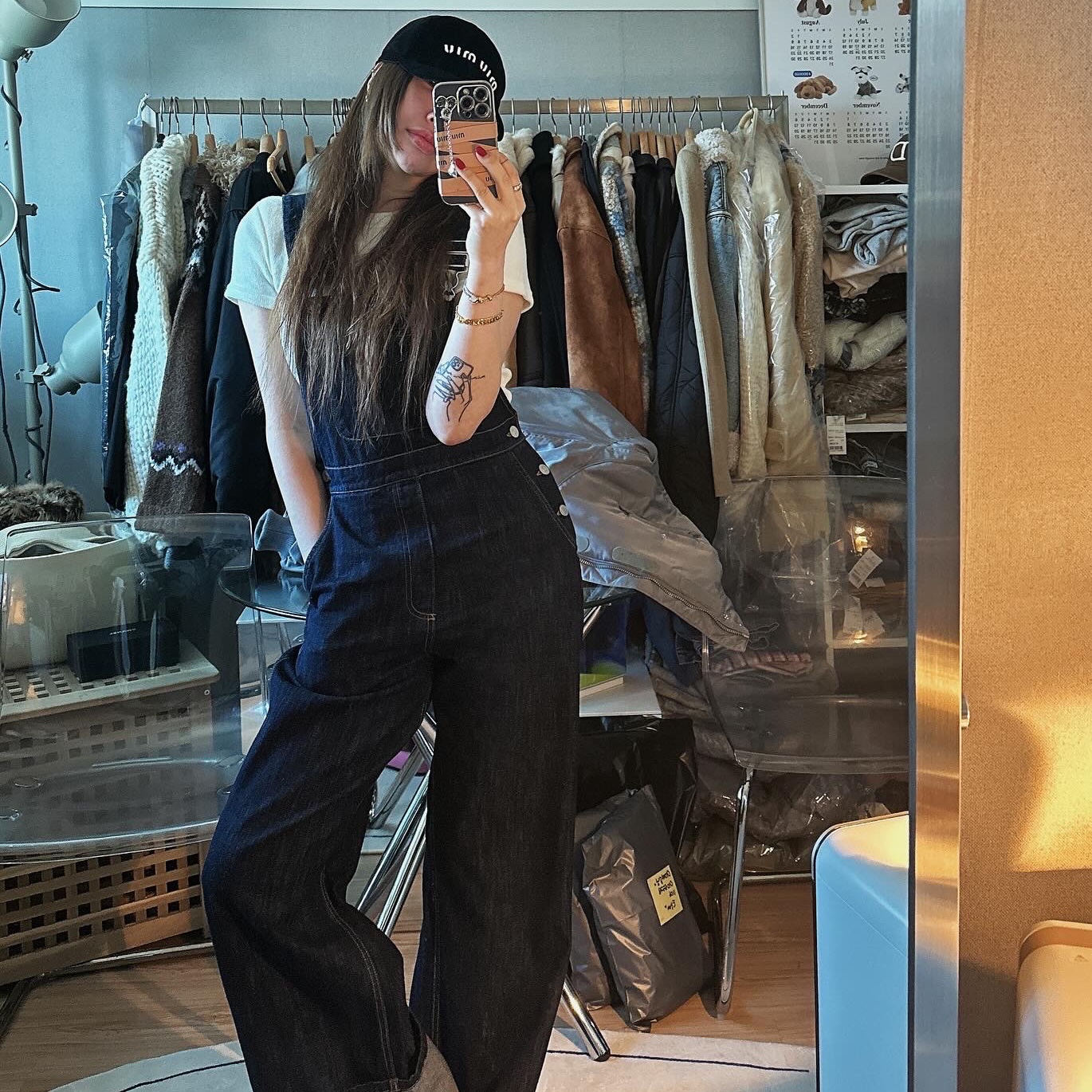 (W) Miu Miu Velvet Baseball Cap Black White 착용 스타일 - 1