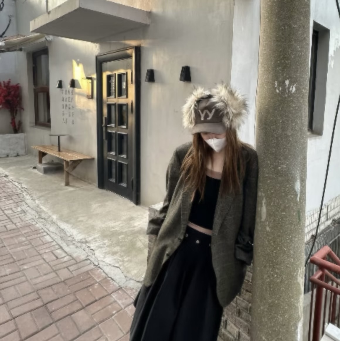 Open Yy Faux Fur Corduroy Earflap Cap Khaki 착용 스타일 - 2
