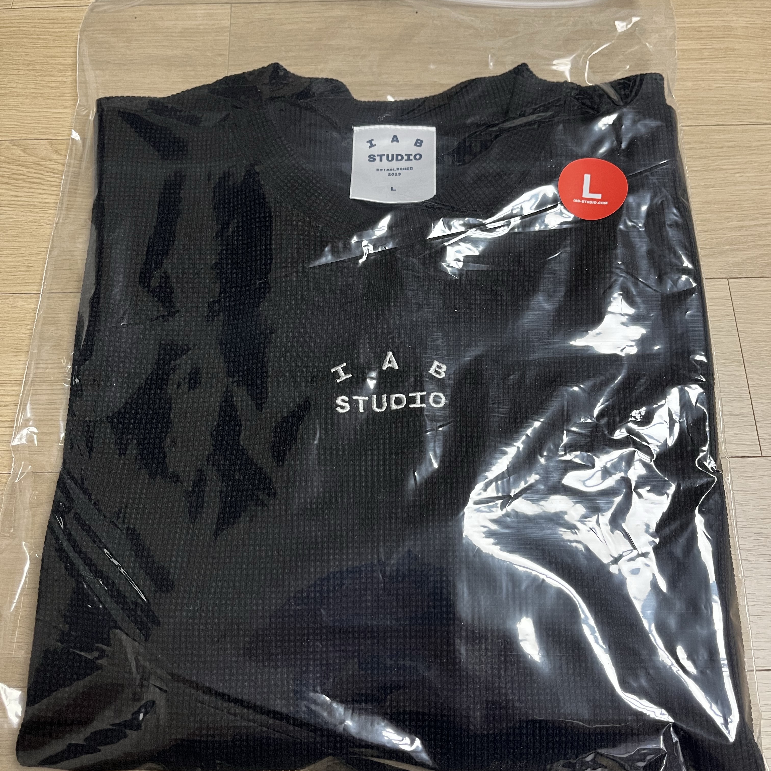 IAB Studio Waffle Long Sleeve Black White 착용 스타일