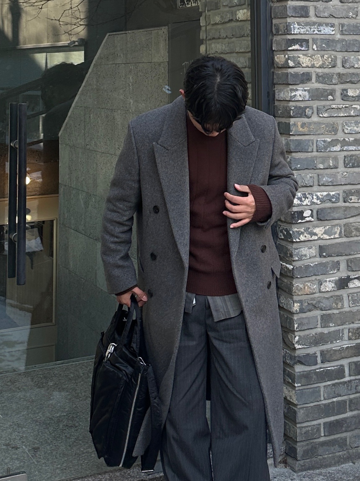 Amomento Stripe Square Pocket Oversized Shirts Khaki - 24FW, Amomento Vibram Mary Jane Black - 24FW 착용 스타일 - 2
