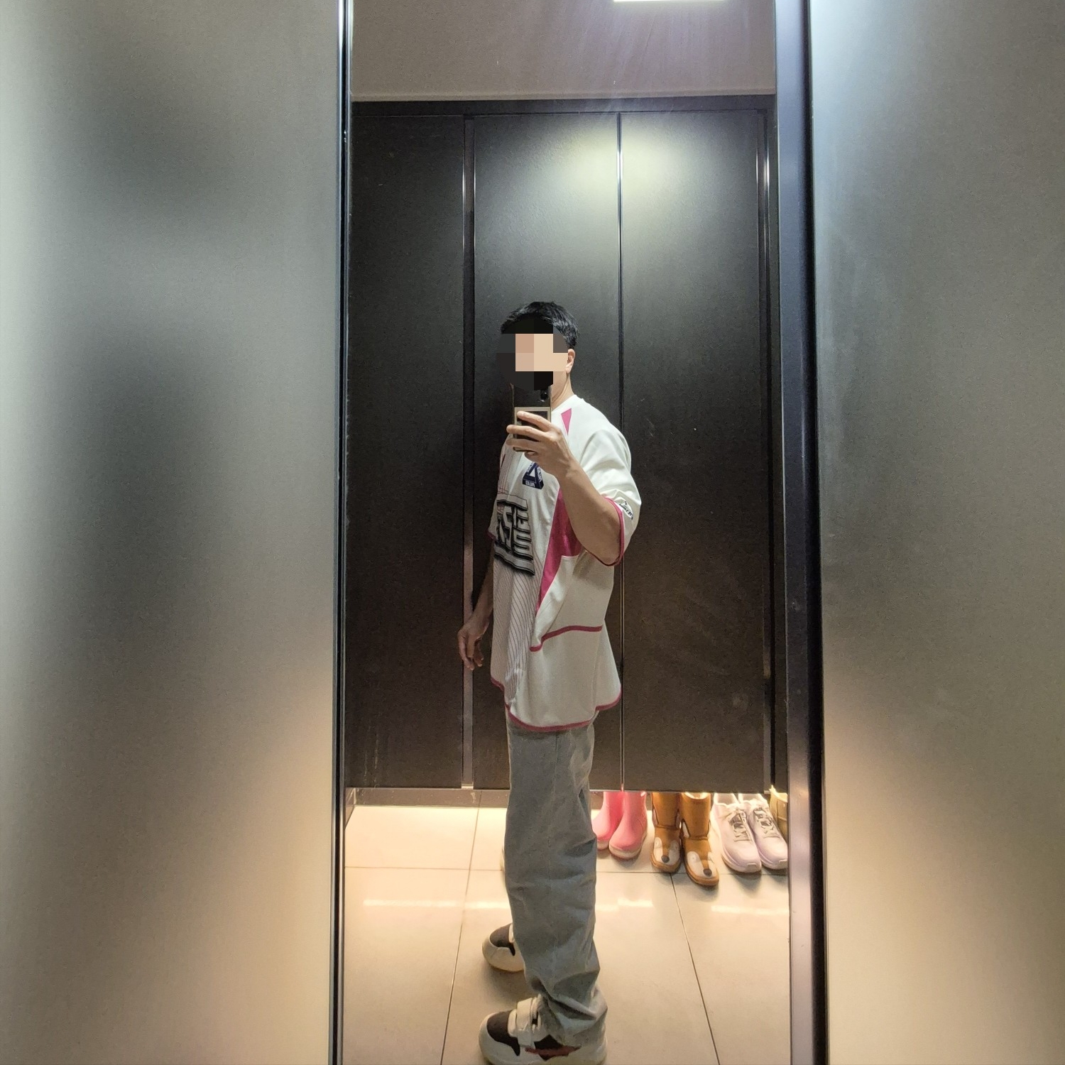 Palace Seoul 2 Seoul Jersey White Pink - 25SS, Palace Seoul 2 Seoul Tri-Ferg T-Shirt Grey Marl - 25SS 착용 스타일 - 3
