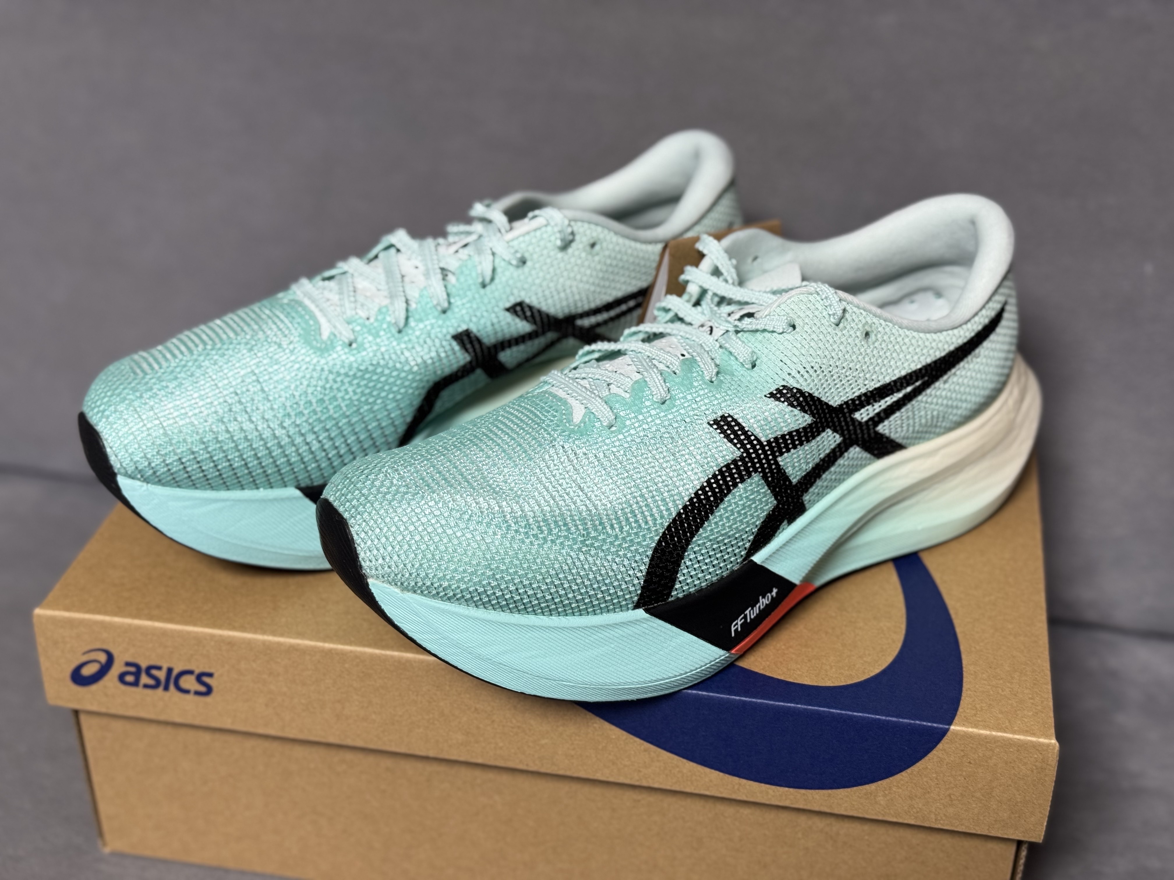 Asics Metaspeed Edge Paris Illuminate Mint Black 착용 스타일 - 1