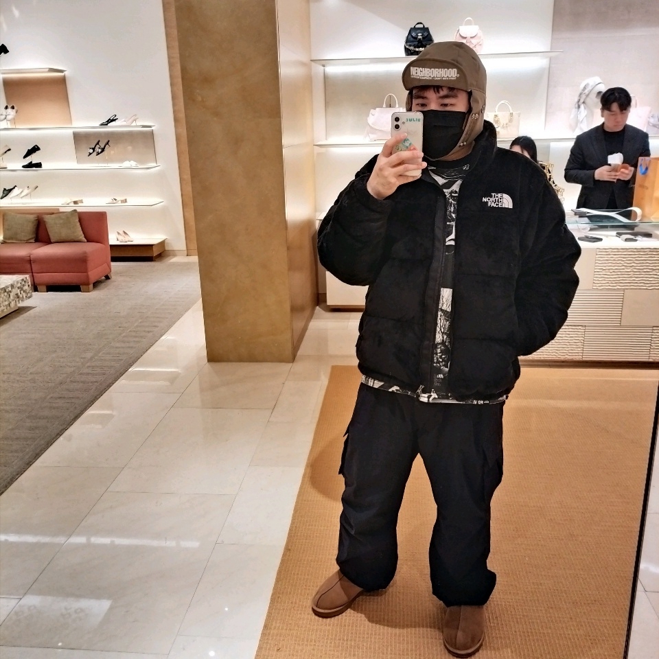 The North Face Versa Velour Nuptse Jacket Black, Nike ACG Glacier Long Sleeve T-Shirt Black - Asia 착용 스타일 - 1