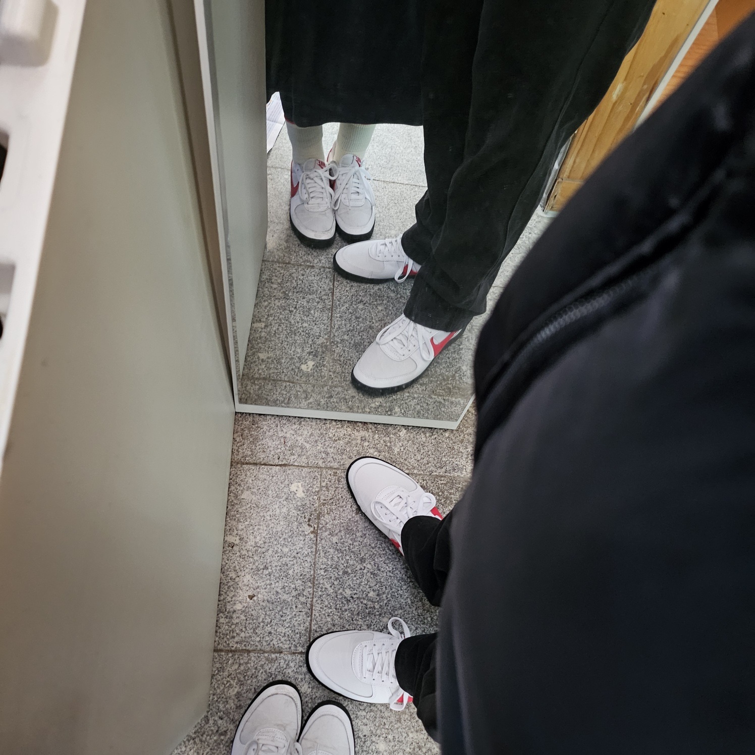Nike Field General 82 SP White and Varsity Red 착용 스타일