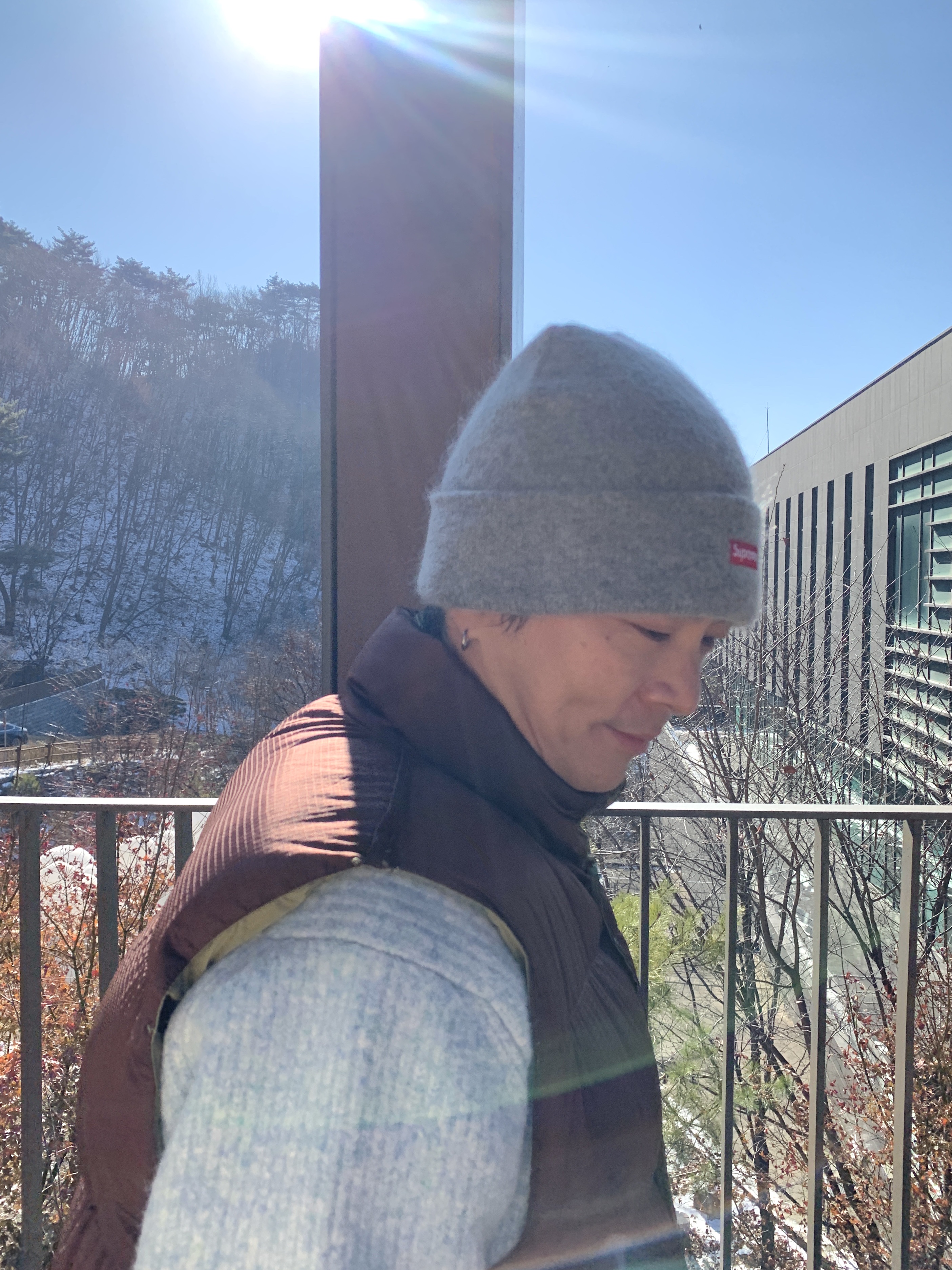 Nike ACG Karst Backpack Black Dark Smoke Grey, Supreme Mohair Beanie Heather Grey - 23FW 착용 스타일 - 4