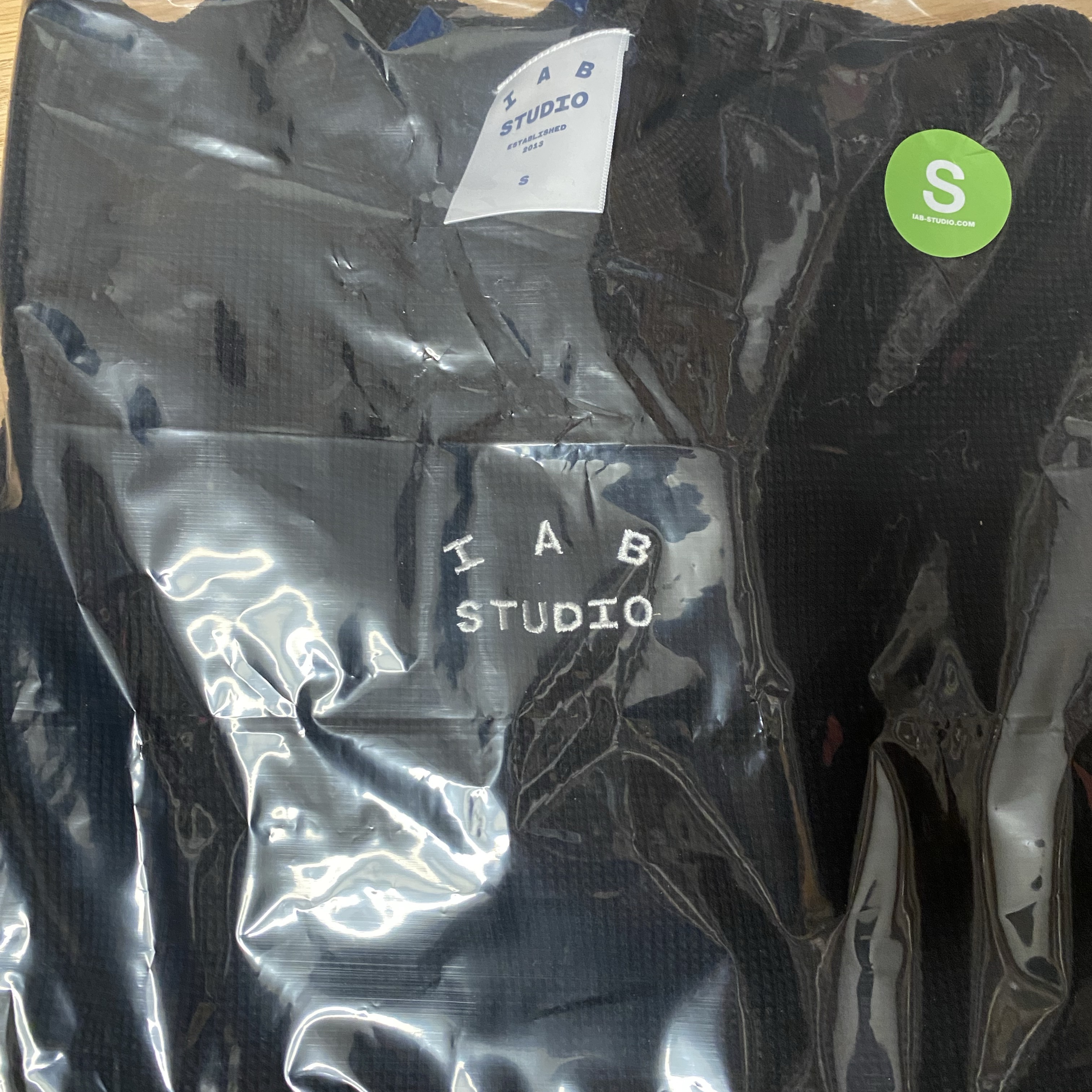 IAB Studio Waffle Long Sleeve Black White 착용 스타일