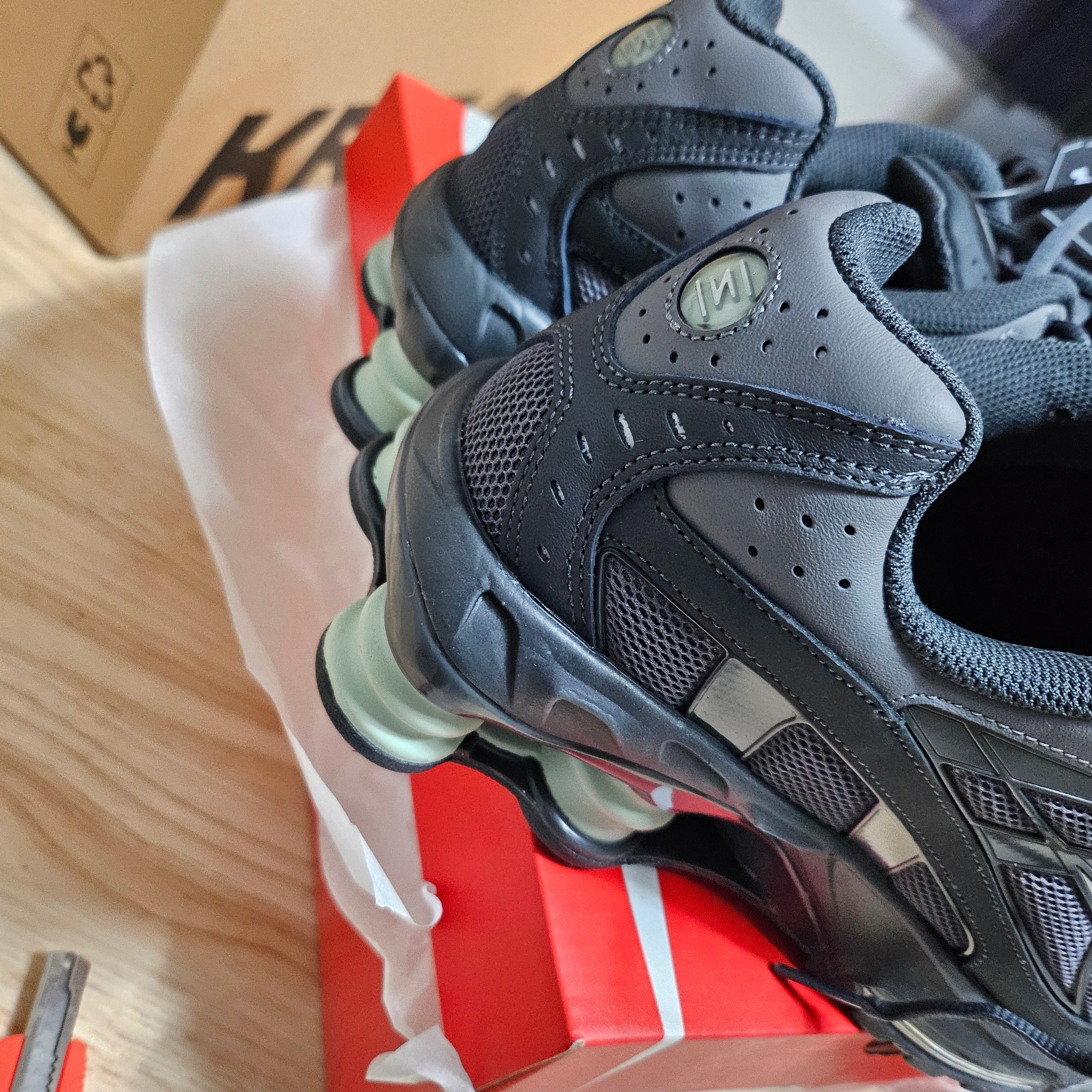 Nike Shox Ride 2 Iron Grey and Anthracite 착용 스타일 - 2