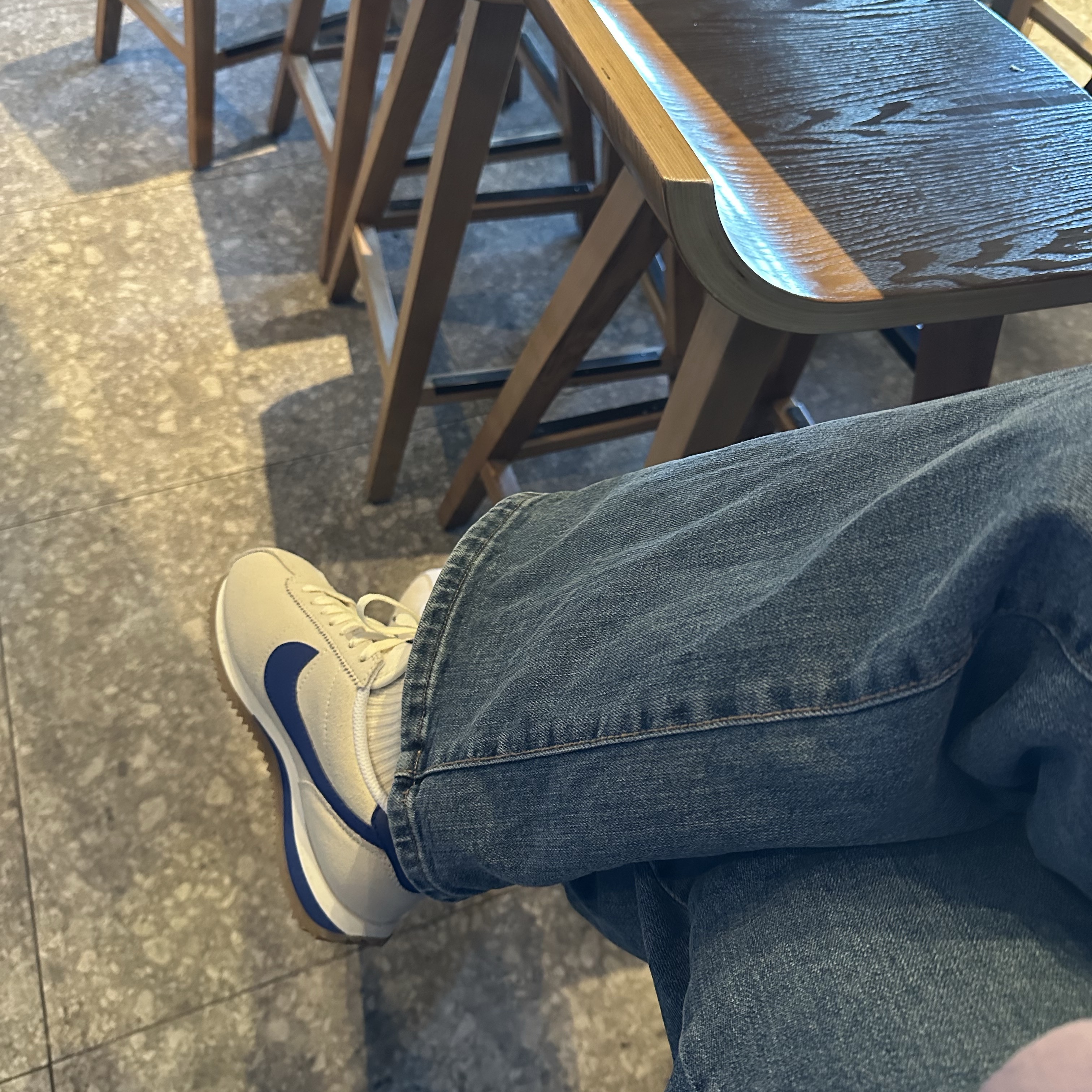(W) Nike Cortez Athletic Department Pale Ivory Deep Royal Blue 착용 스타일 - 2