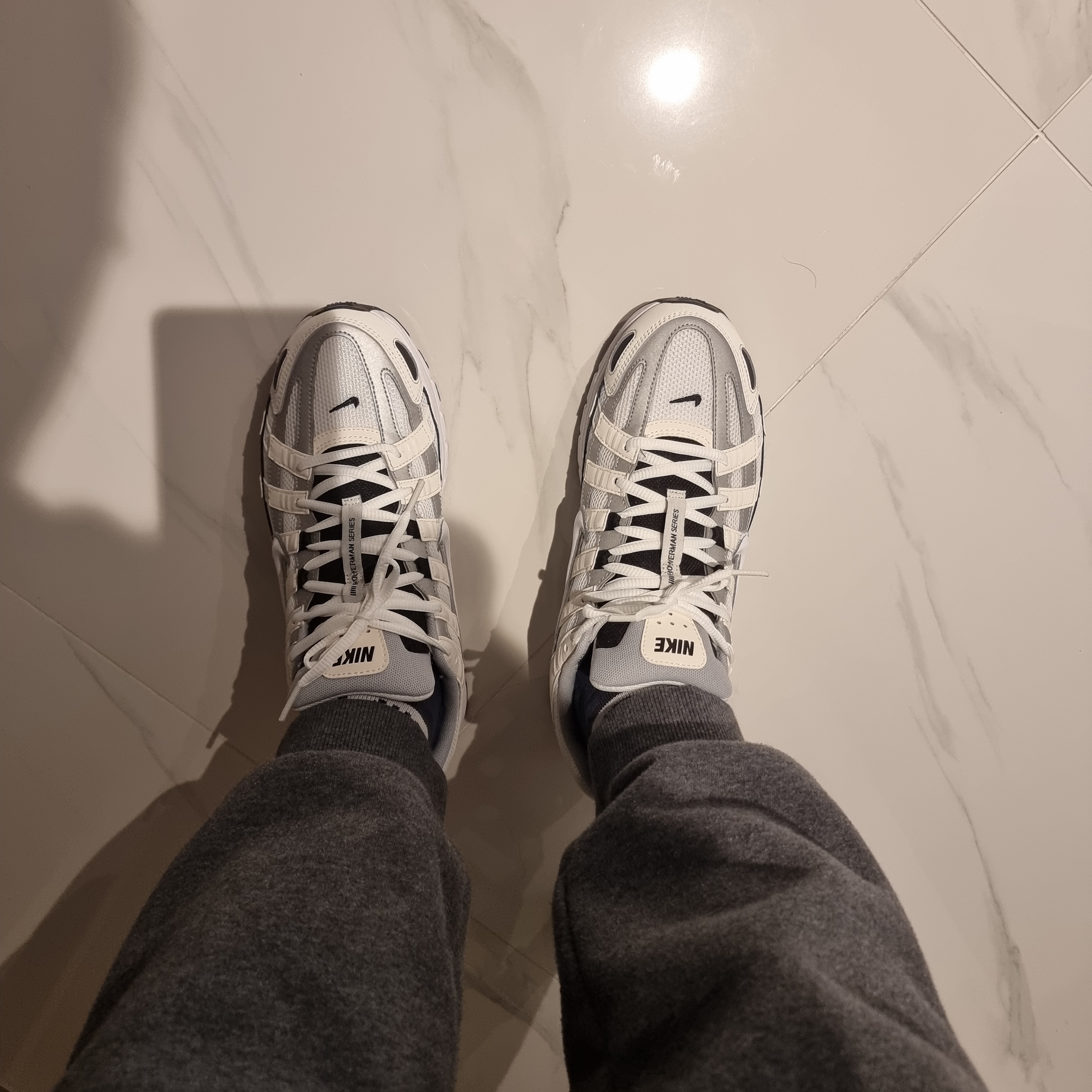 Nike P-6000 Sail Wolf Grey 착용 스타일