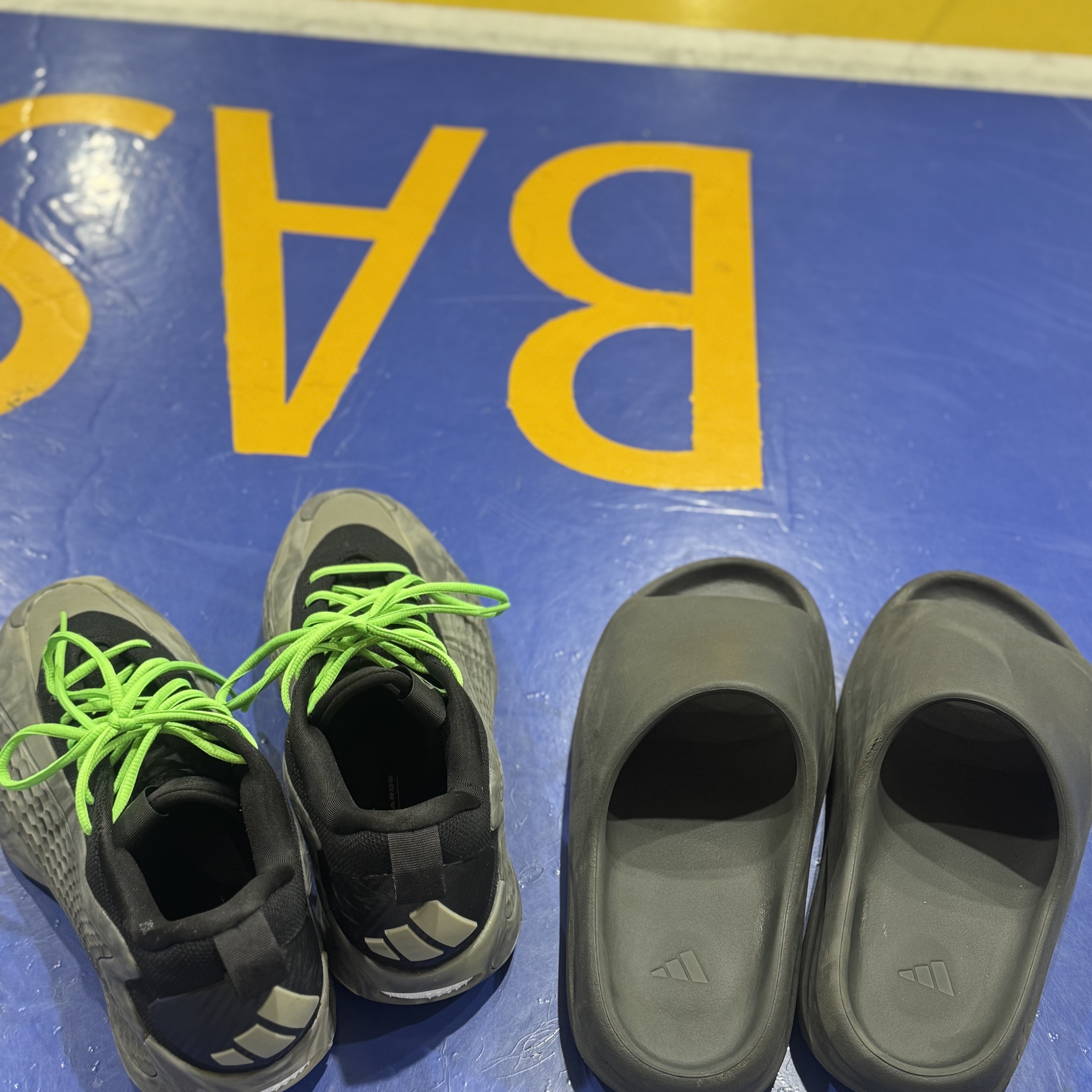 Adidas A.E. 1 Low Silver Pebble Core Black, Adidas Yeezy Slide Dark Onyx 2024 착용 스타일