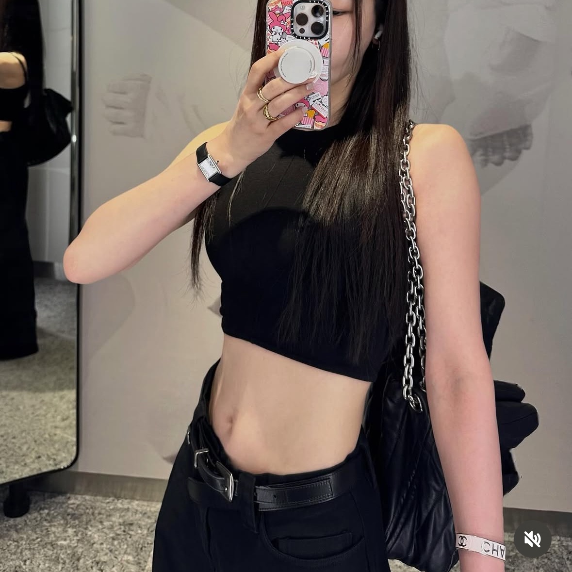 Lemaire Minimal Western Belt Cow Leather Black, Balenciaga Monaco Medium Chain Bag Black 착용 스타일 - 2