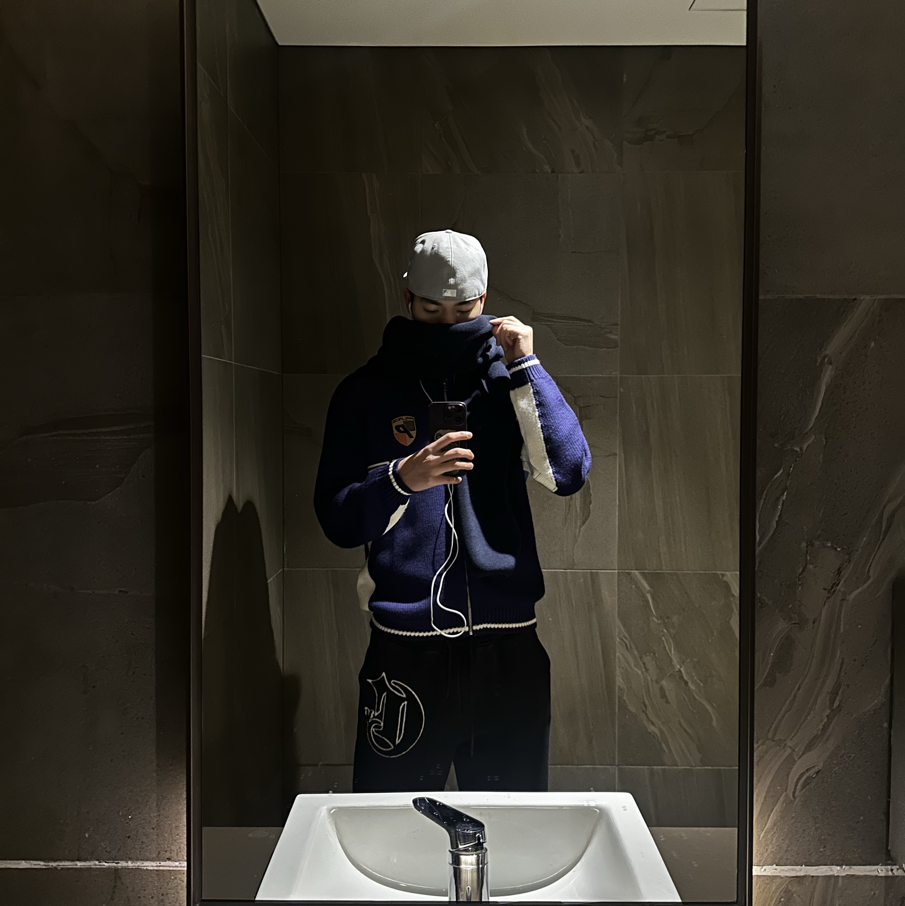 Palace Posh Knit Navy - 24FW 착용 스타일