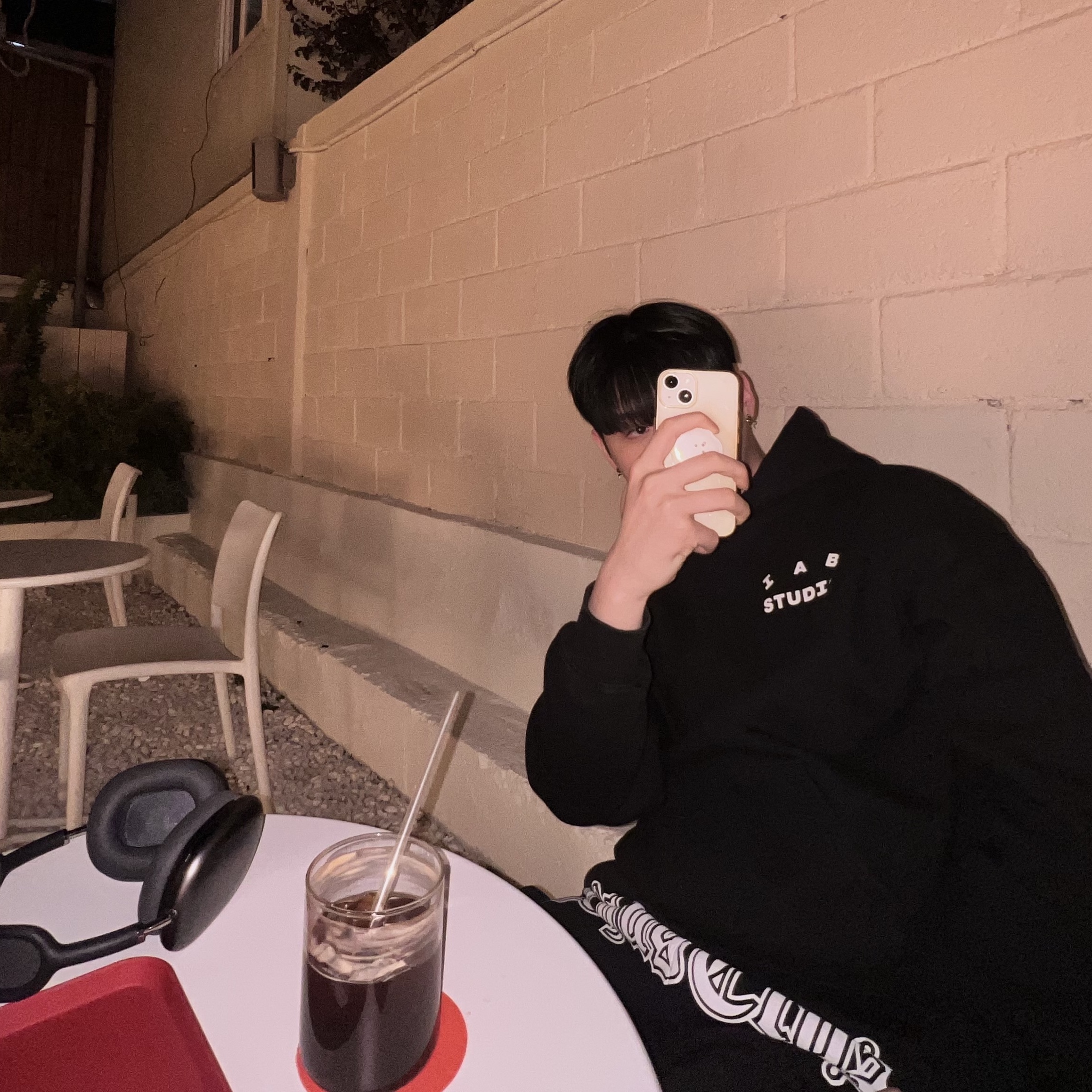 IAB Studio Hoodie Black, Apple AirPods Max Lightning Space Gray (Korean Ver.) 착용 스타일 - 3