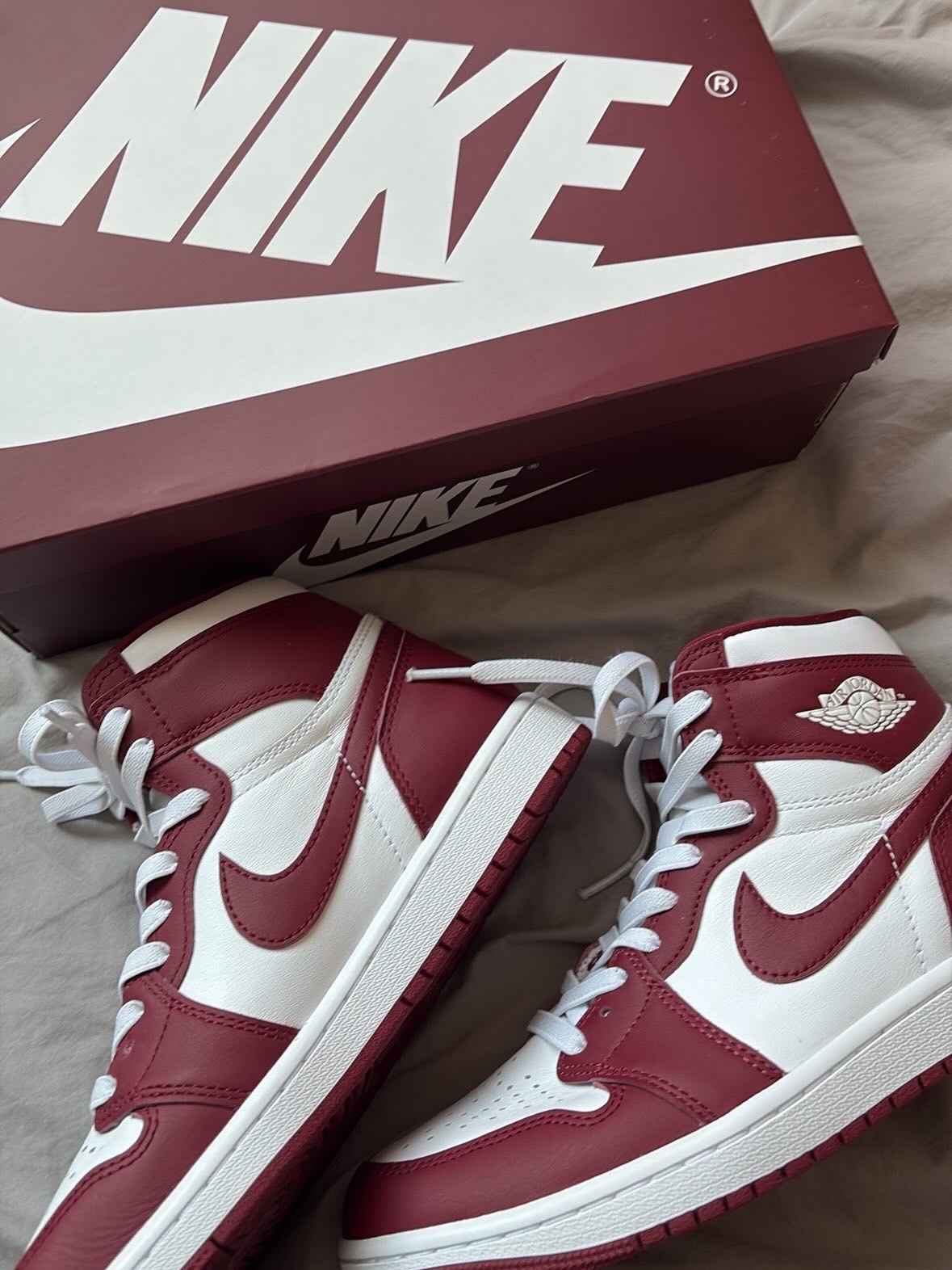 Jordan 1 Retro High OG Artisanal Red 착용 스타일