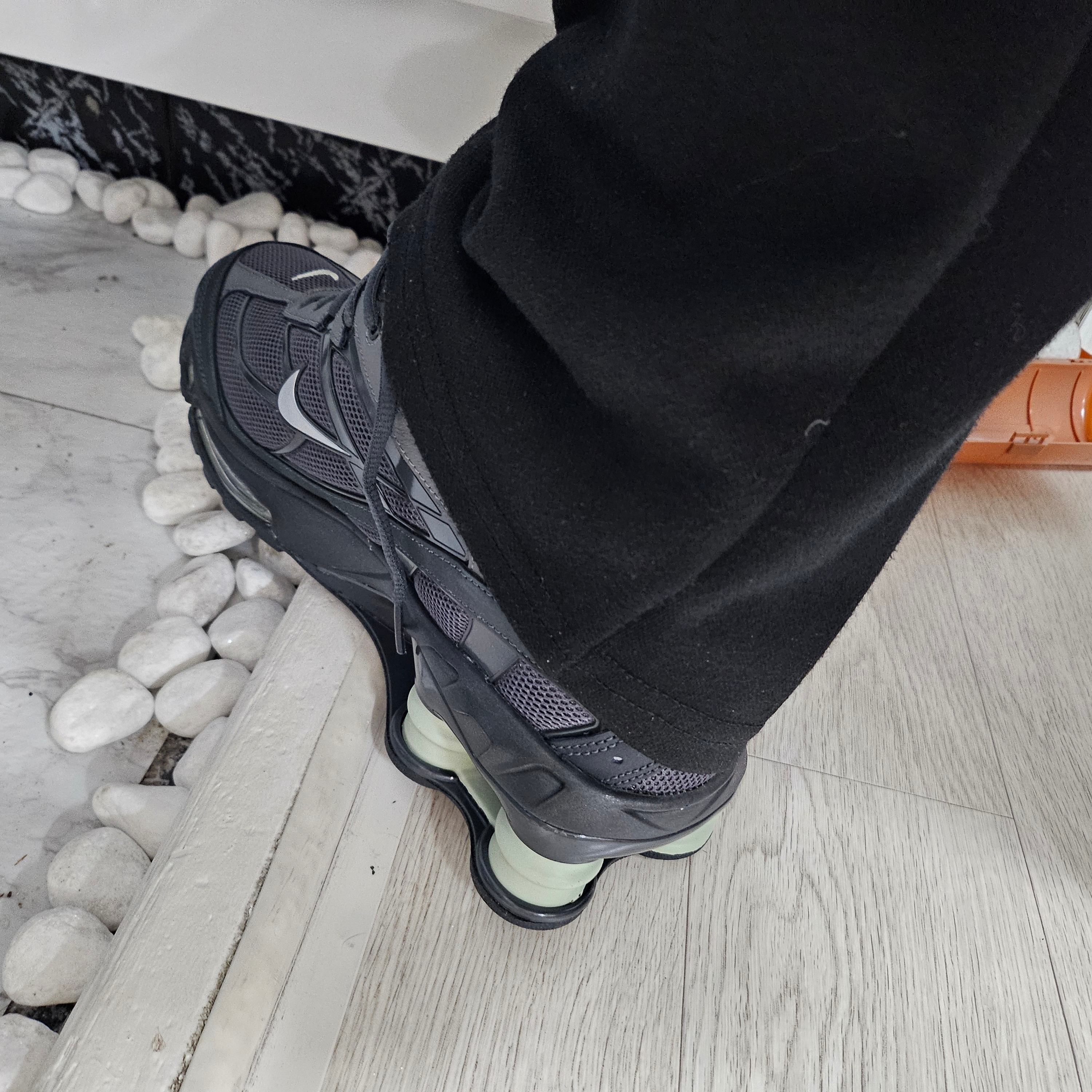 Nike Shox Ride 2 Iron Grey and Anthracite 착용 스타일 - 6