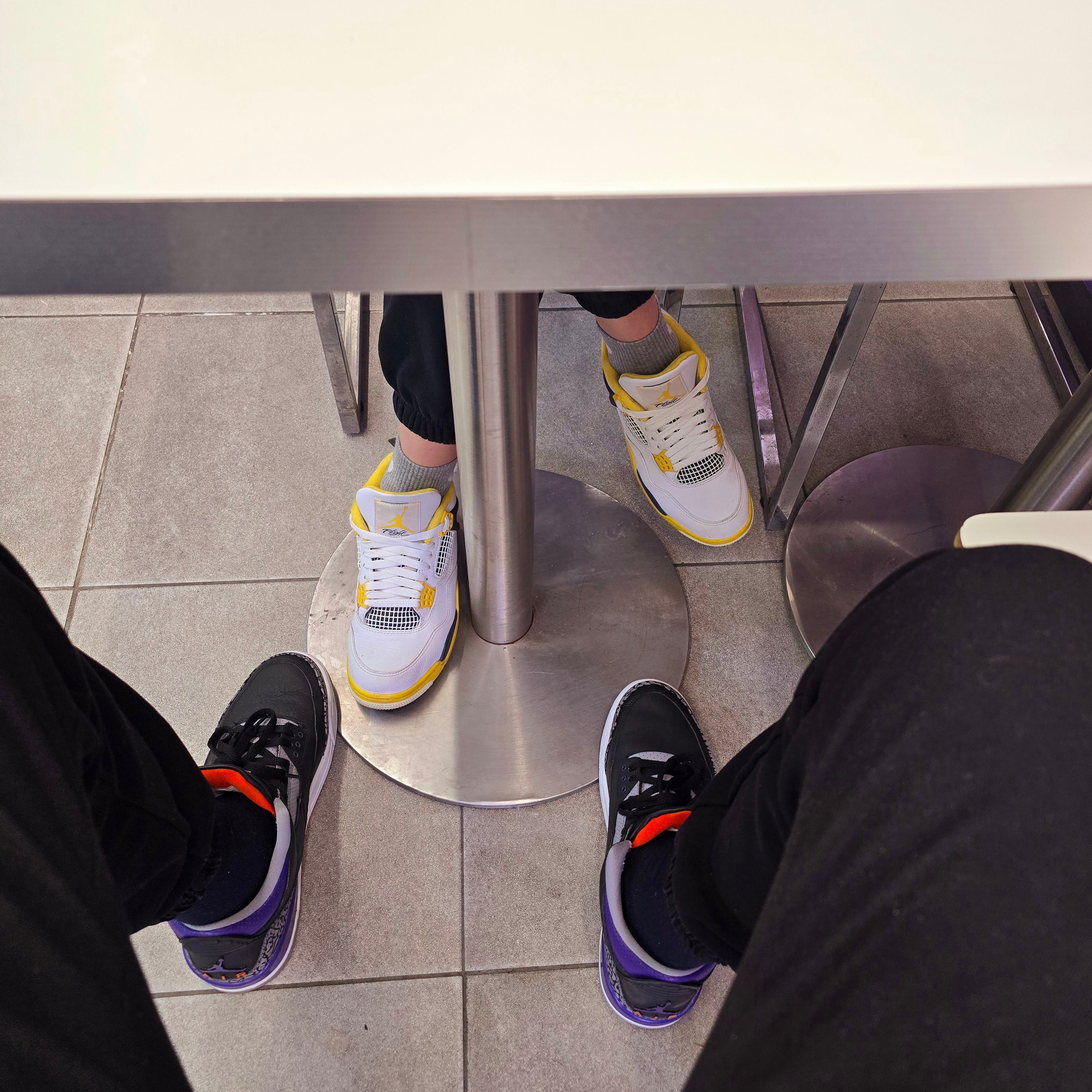(W) Jordan 4 Retro Vivid Sulfur, Jordan 3 Retro Court Purple 착용 스타일