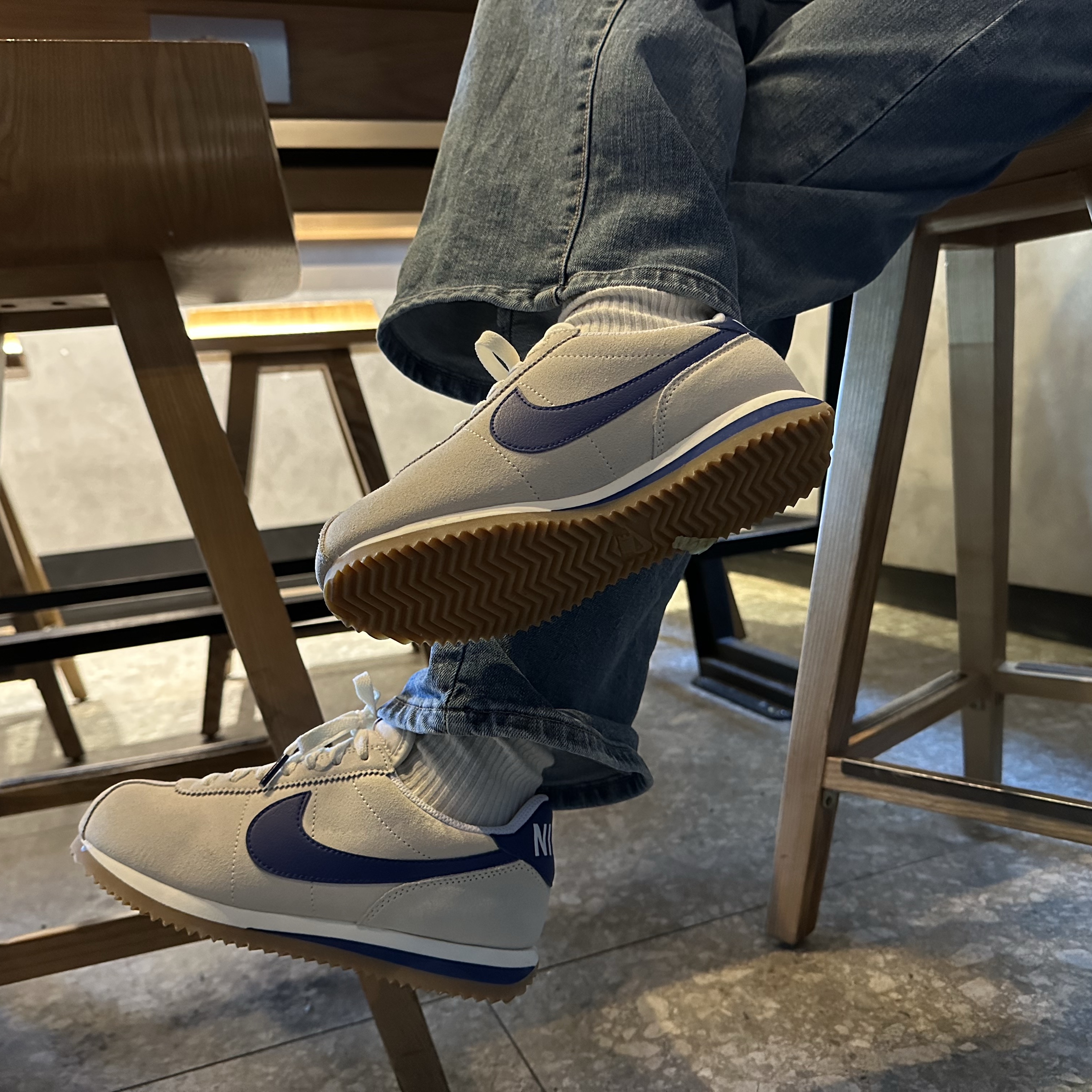 (W) Nike Cortez Athletic Department Pale Ivory Deep Royal Blue 착용 스타일 - 3