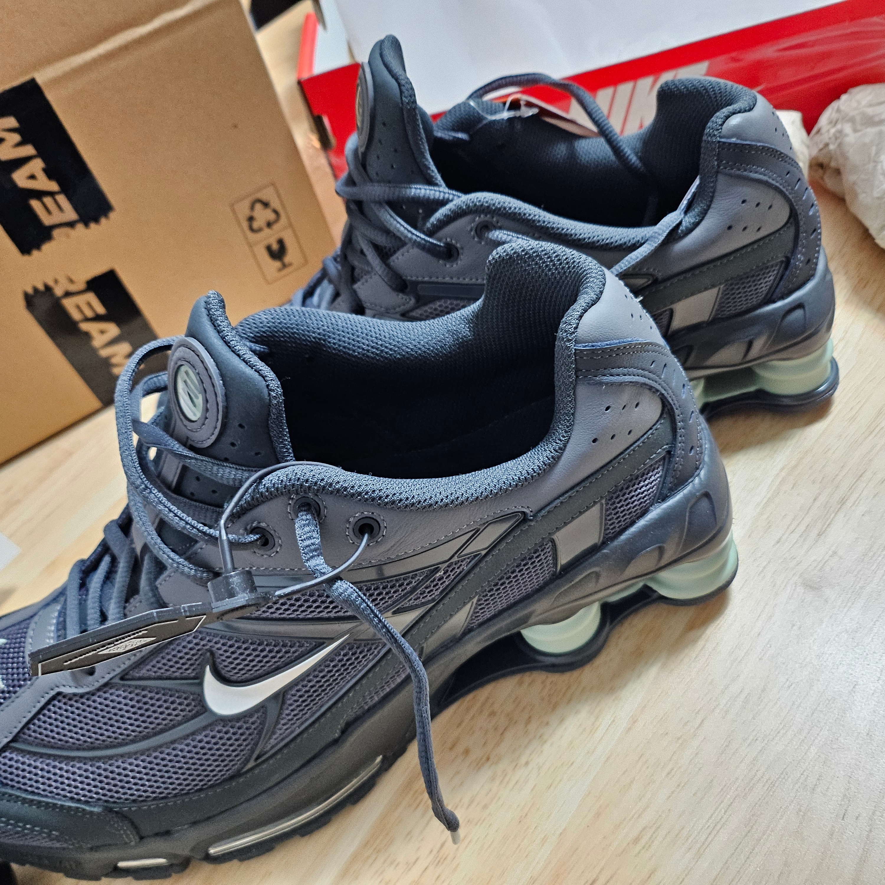 Nike Shox Ride 2 Iron Grey and Anthracite 착용 스타일 - 4
