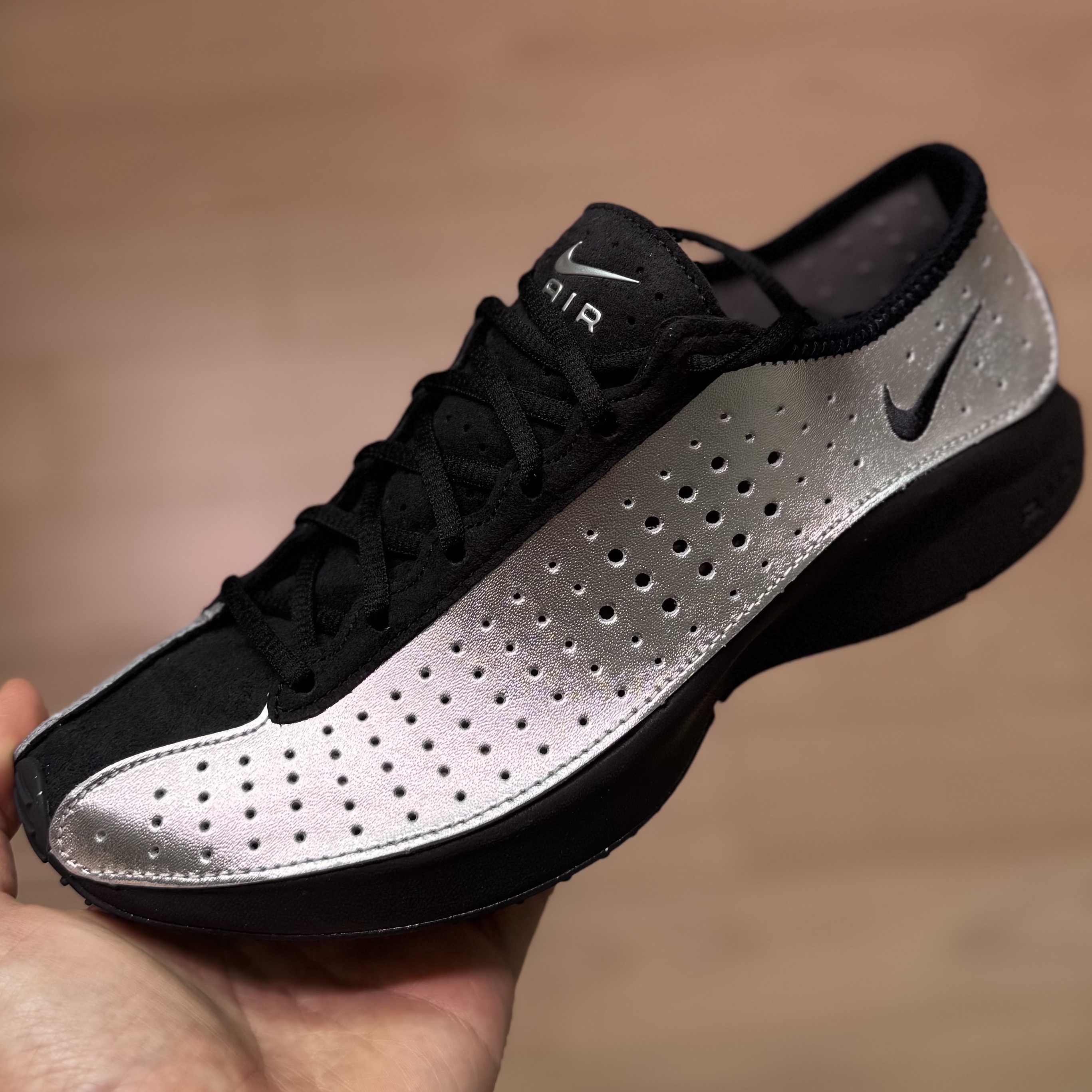(W) Nike Air Superfly Metallic Silver and Black 착용 스타일