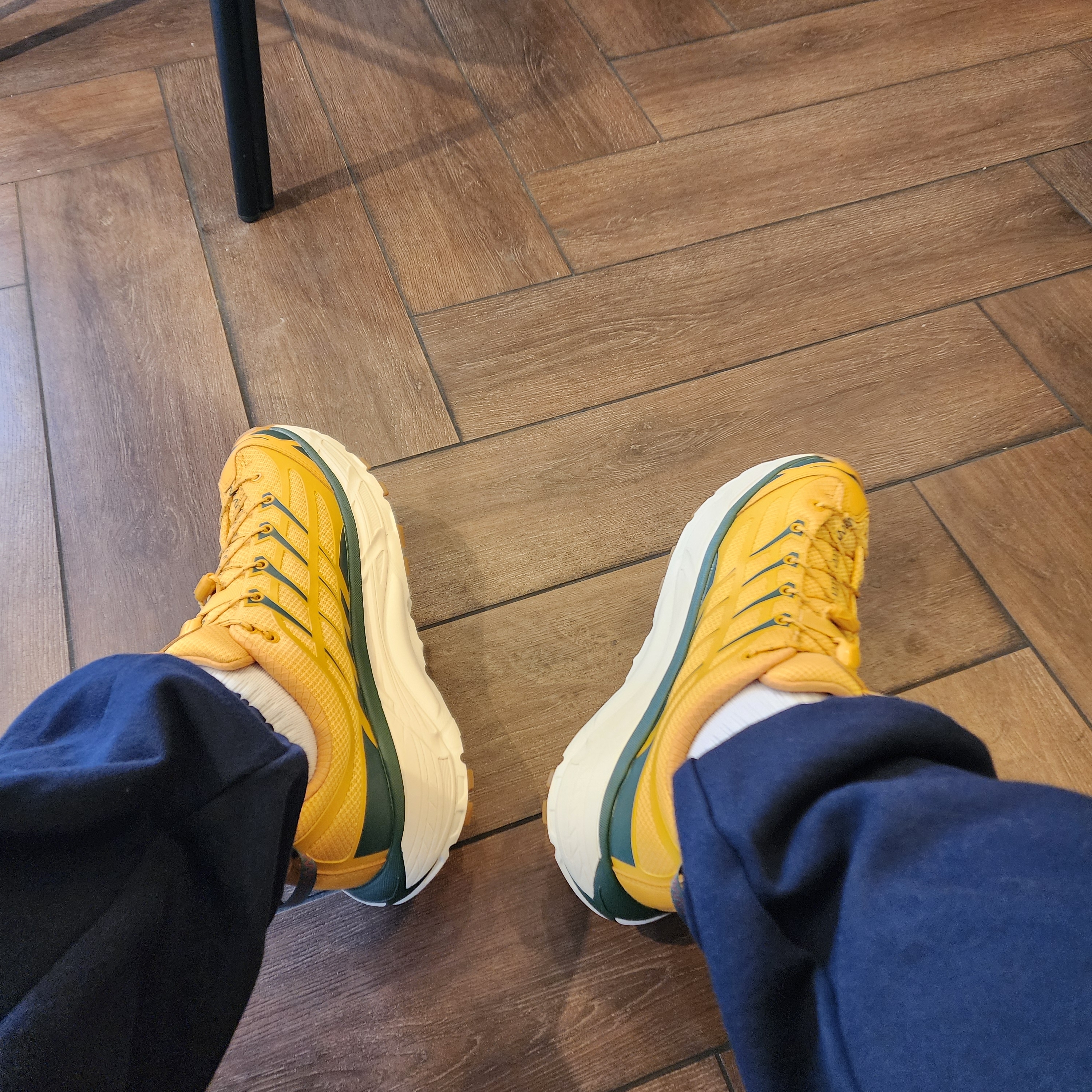 Hoka Mafate Three 2 Golden Yellow Eggnog 착용 스타일
