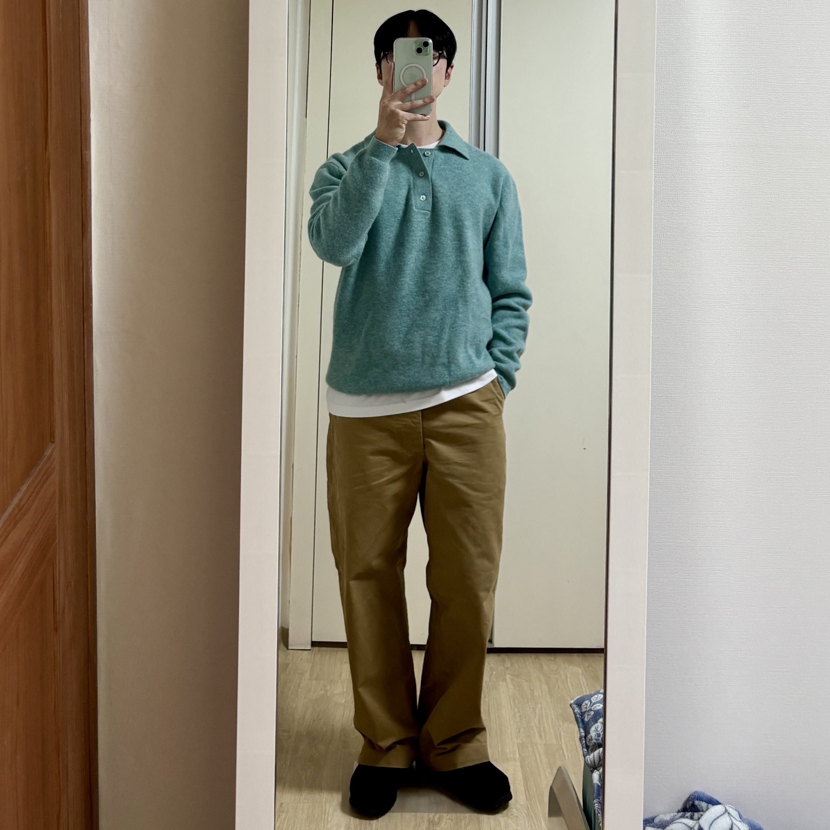 Clarks Wallabee Black Suede 착용 스타일 - 2