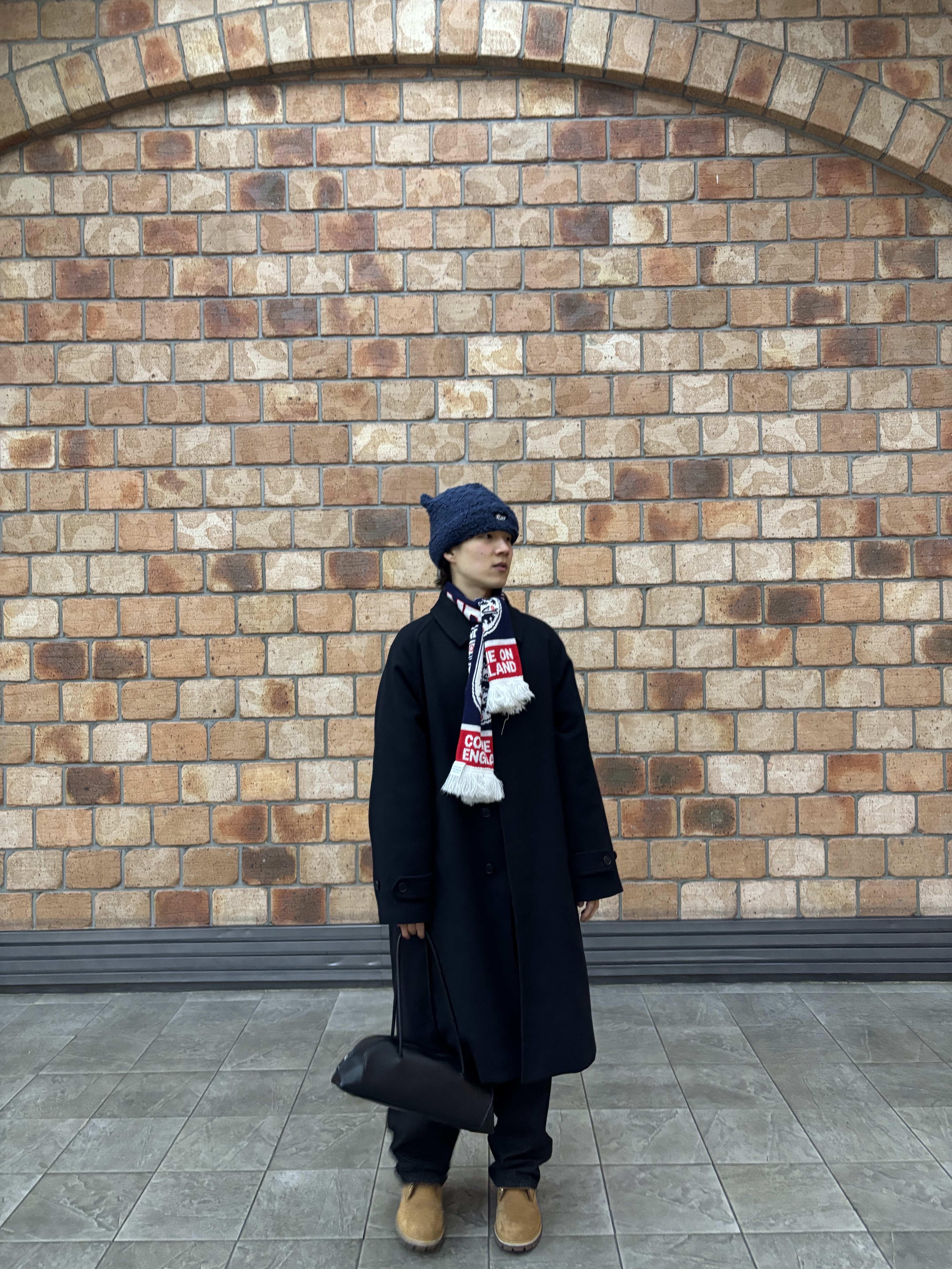 Palace Love Palace Fuzzy Ears Beanie Navy - 24FW, COS Eastside Mini Bowling Bag Leather Black 착용 스타일 - 1