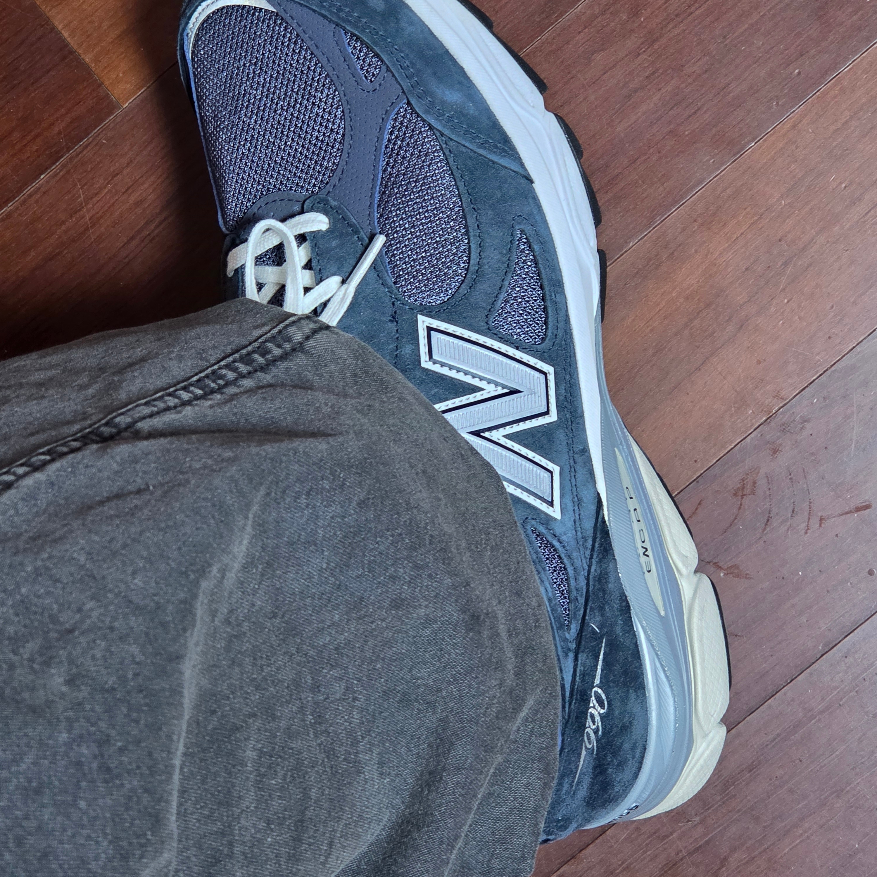 New Balance 990v3 Made in USA Navy - D Standard 착용 스타일 - 2