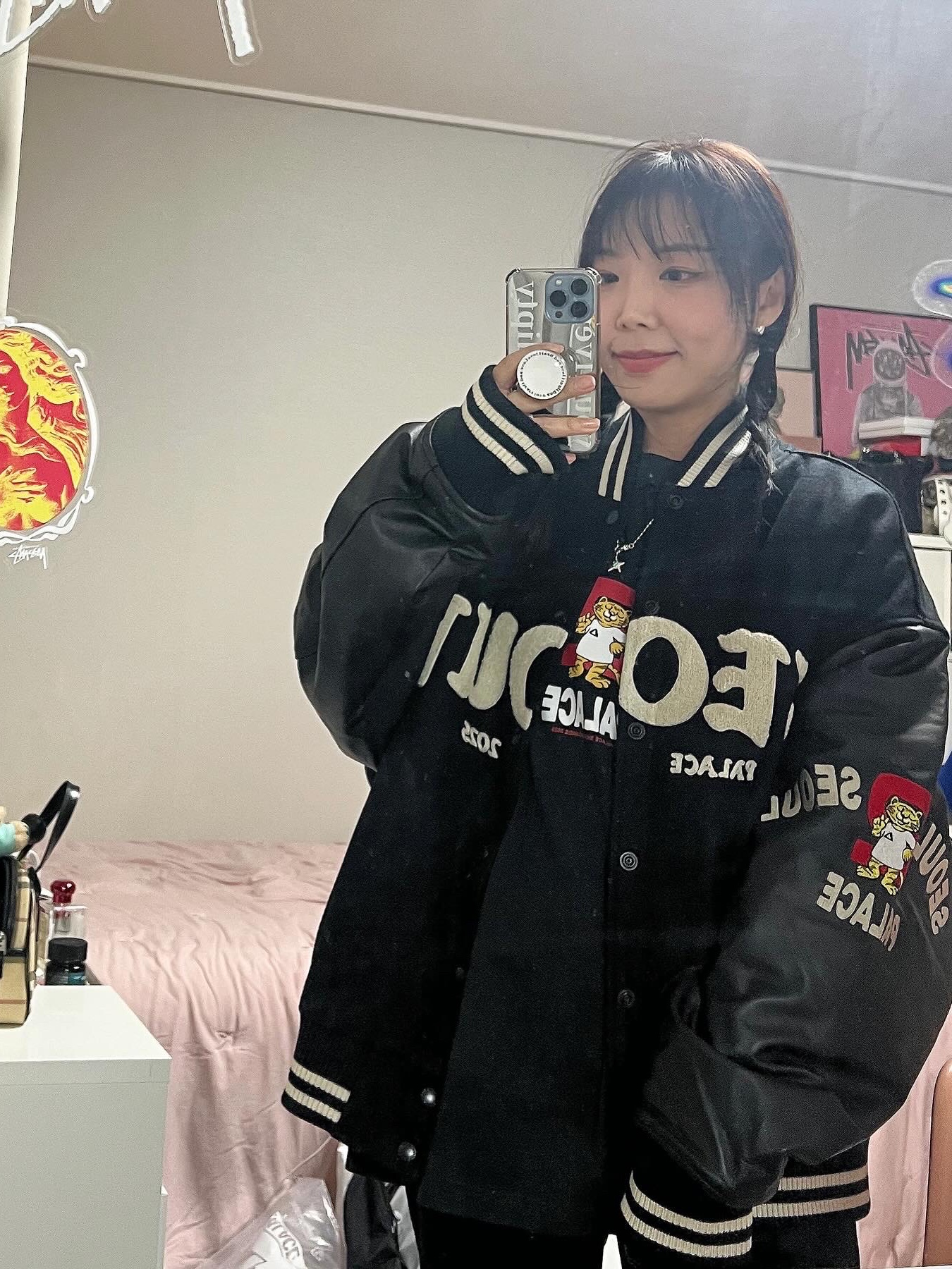 Palace Seoul 2 Seoul Varsity Jacket Black - 25SS, Palace Seoul 2 Seoul T-Shirt Black - 25SS 착용 스타일 - 1
