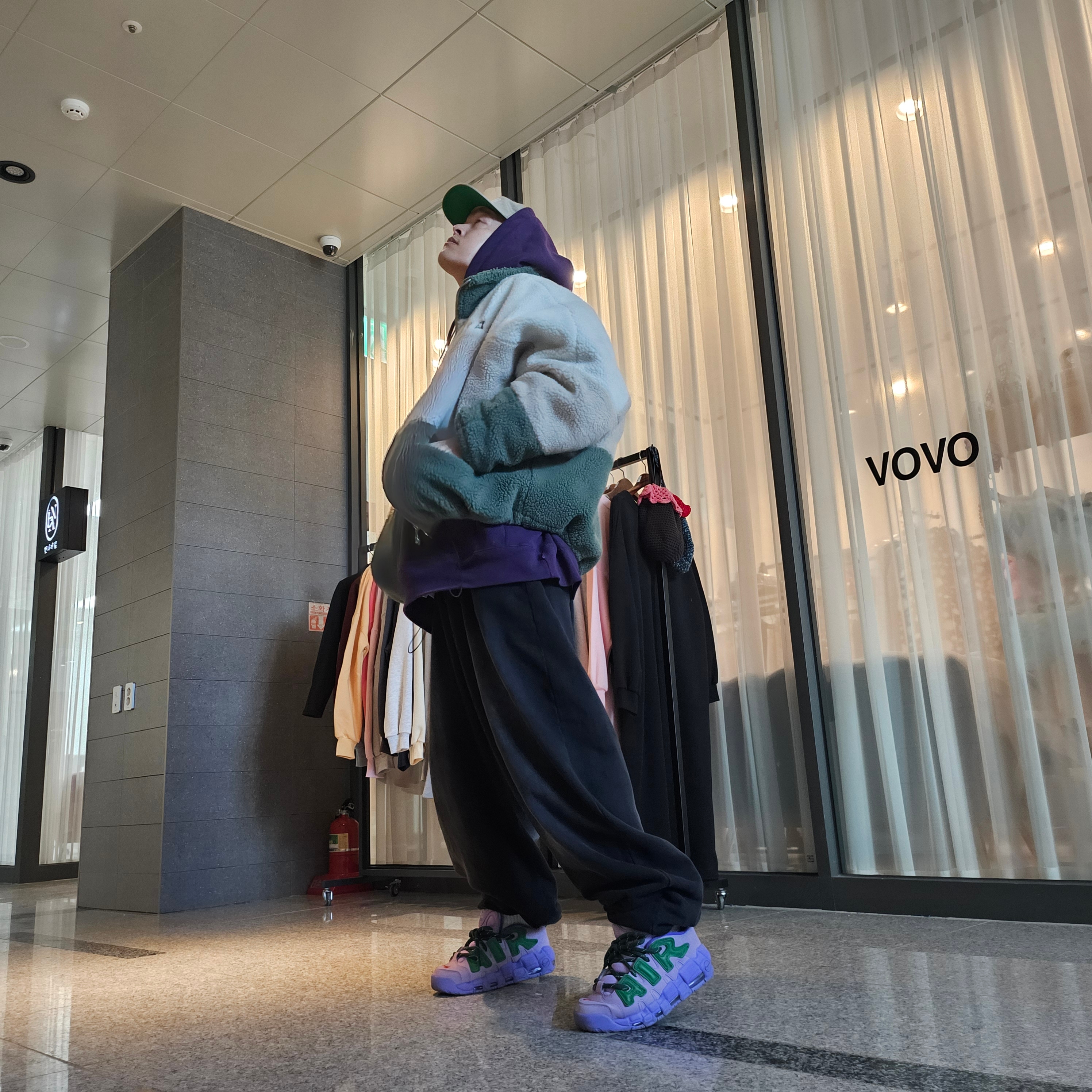 Supreme Box Logo Hooded Sweatshirt Dark Purple - 23FW, Stussy Basic Strapback Cap Khaki 착용 스타일 - 1