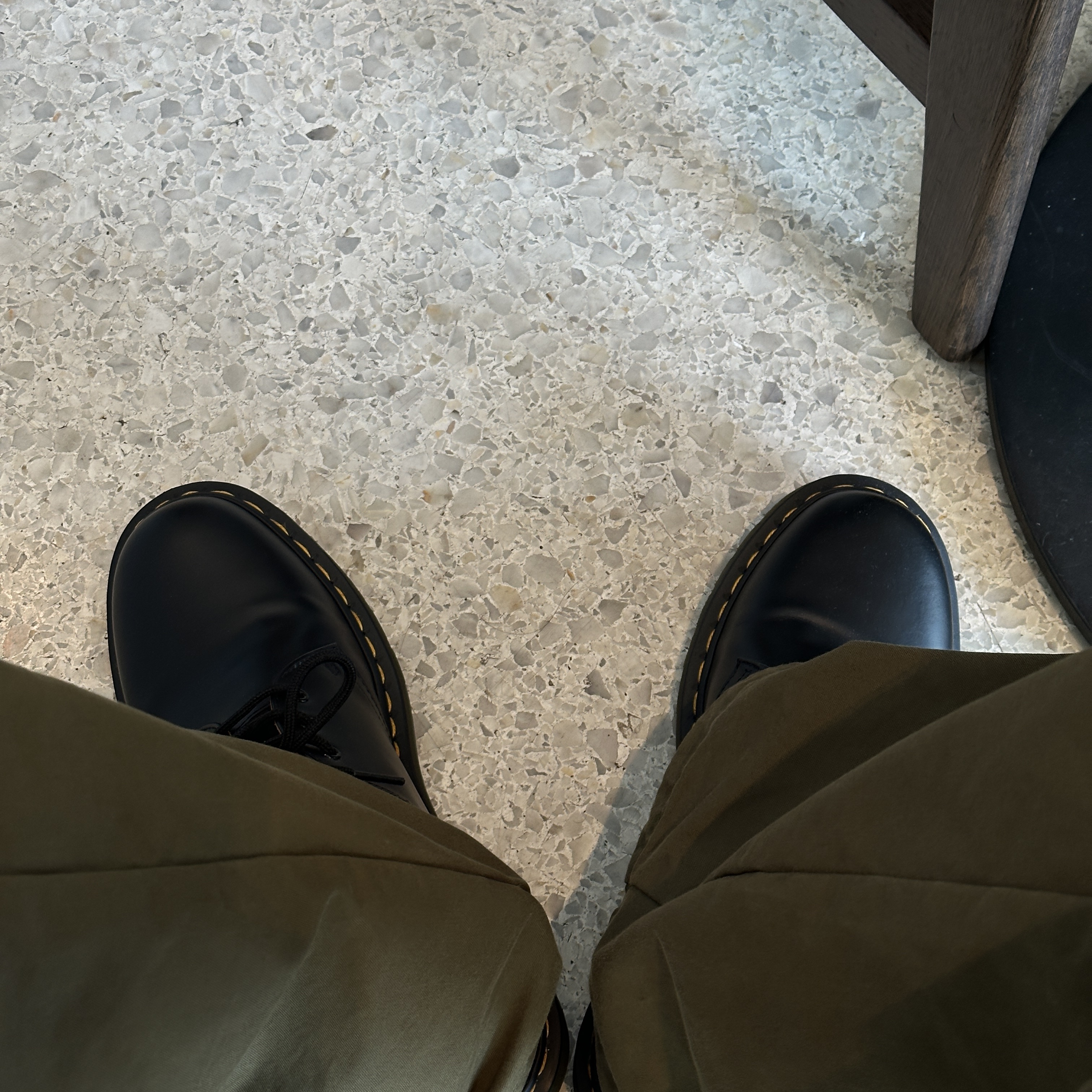 Dr. Martens 1461 Smooth Black 착용 스타일 - 2