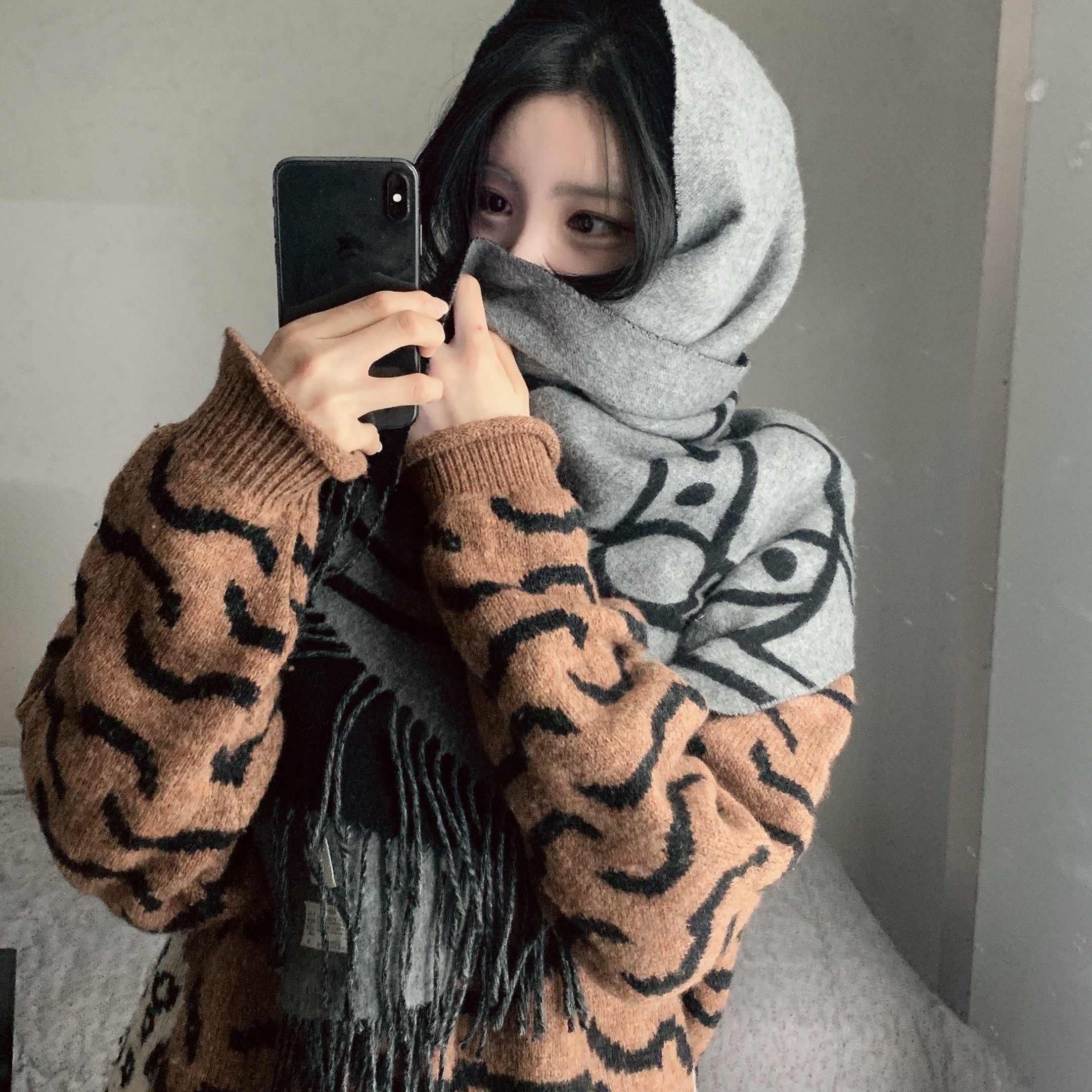 Kapital 7G Wool Nepal Tiger Crew Sweater Orange, Vivienne Westwood Reversible Wool Muffler Black 착용 스타일