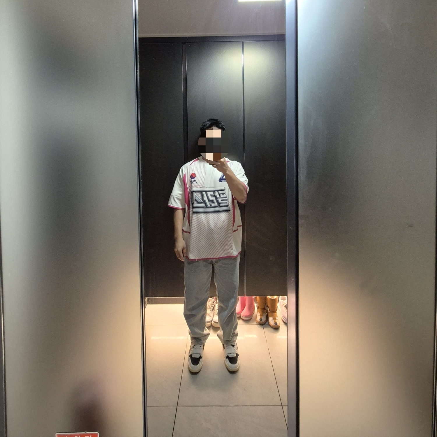 Palace Seoul 2 Seoul Jersey White Pink - 25SS, Palace Seoul 2 Seoul Tri-Ferg T-Shirt Grey Marl - 25SS 착용 스타일 - 5