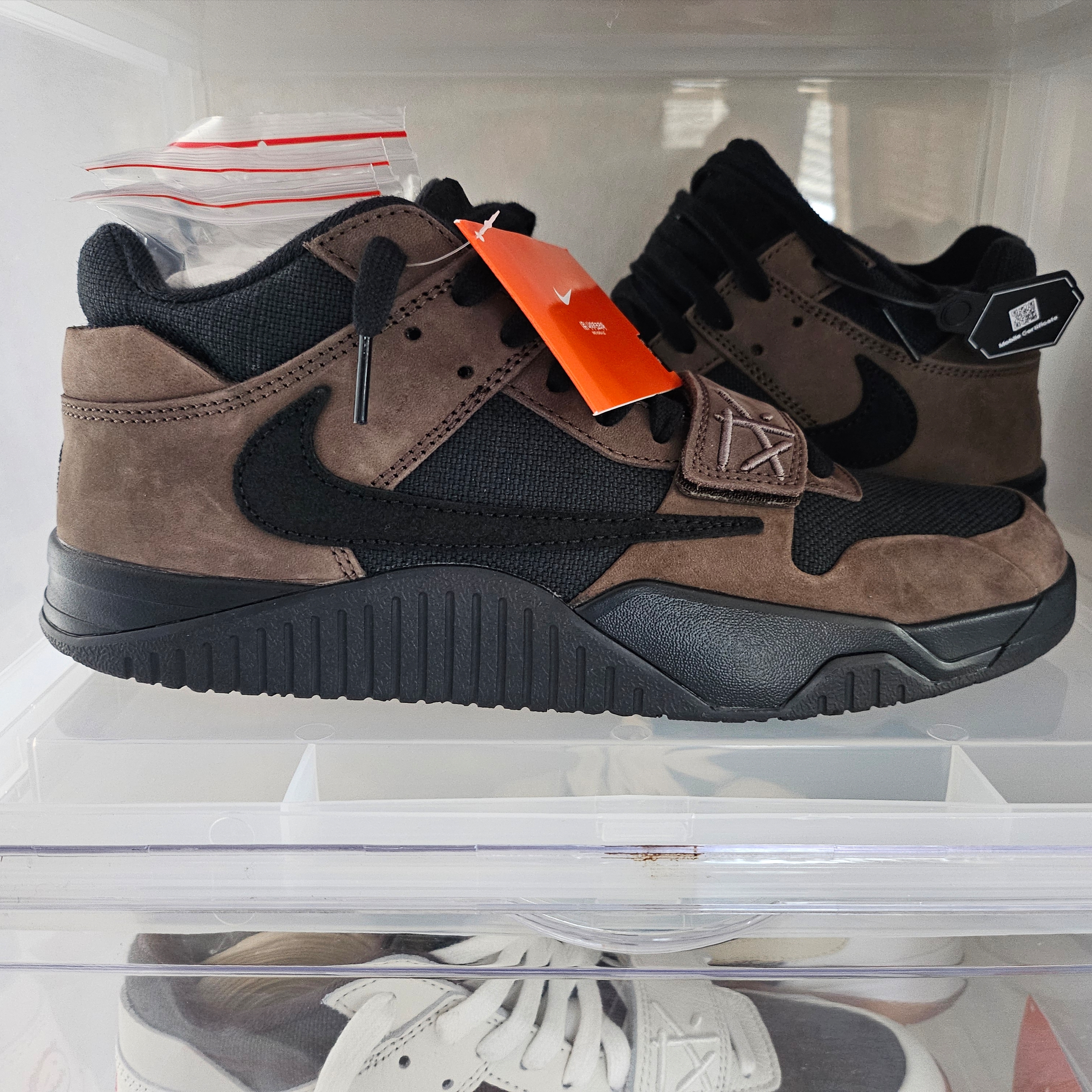Jordan x Travis Scott Jumpman Jack TR Black and Dark Mocha 착용 스타일