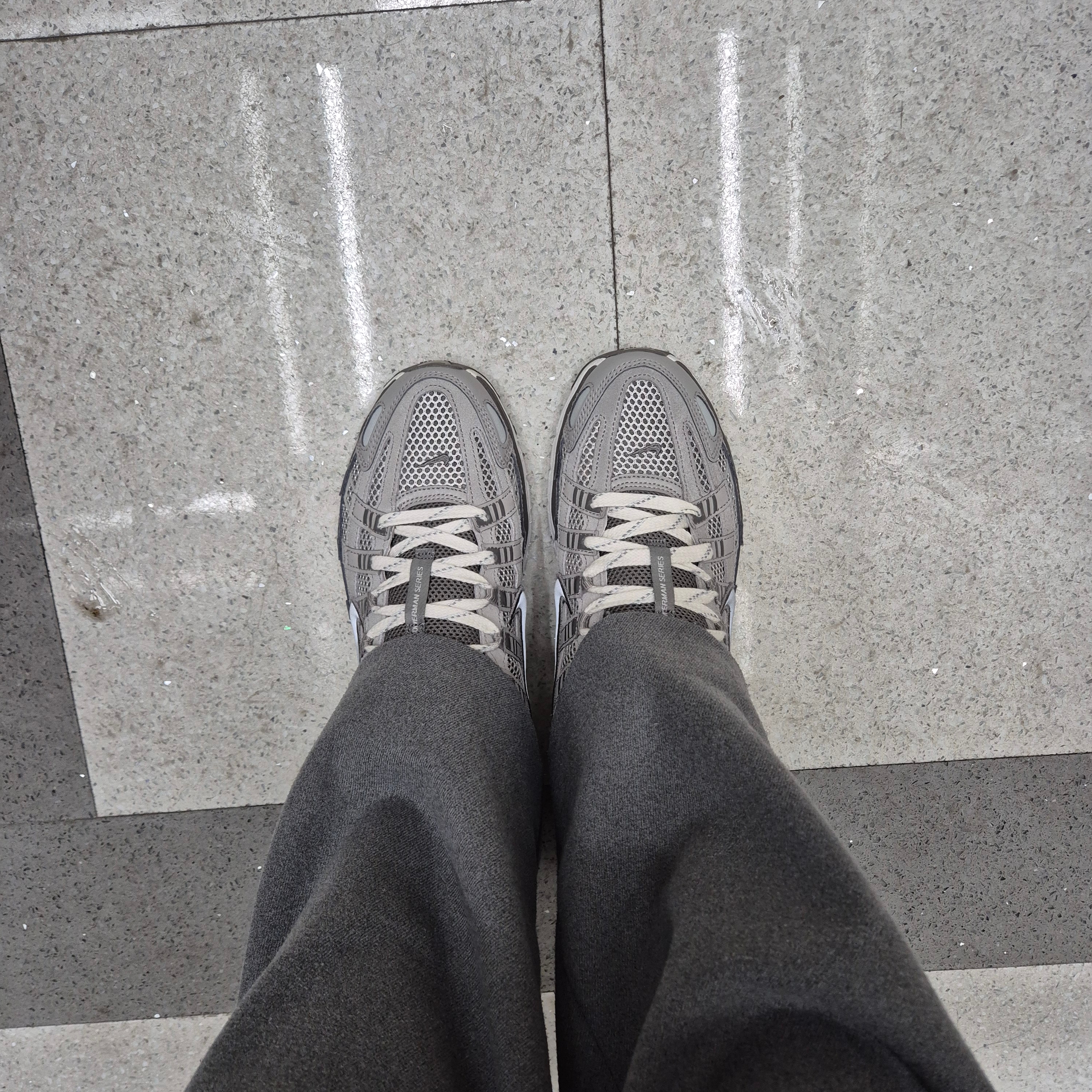 Nike P-6000 PRM Light Iron Ore 착용 스타일